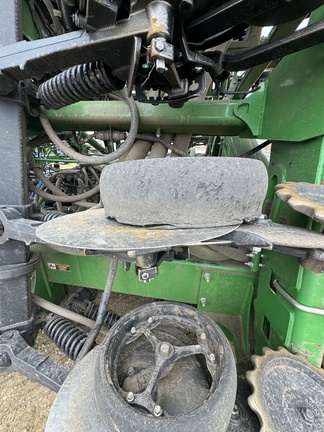 2022 John Deere N560F Air Seeder