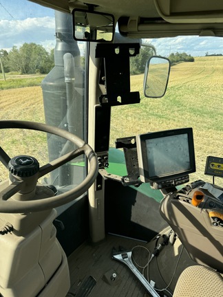 2015 John Deere 9520R Tractor 4WD