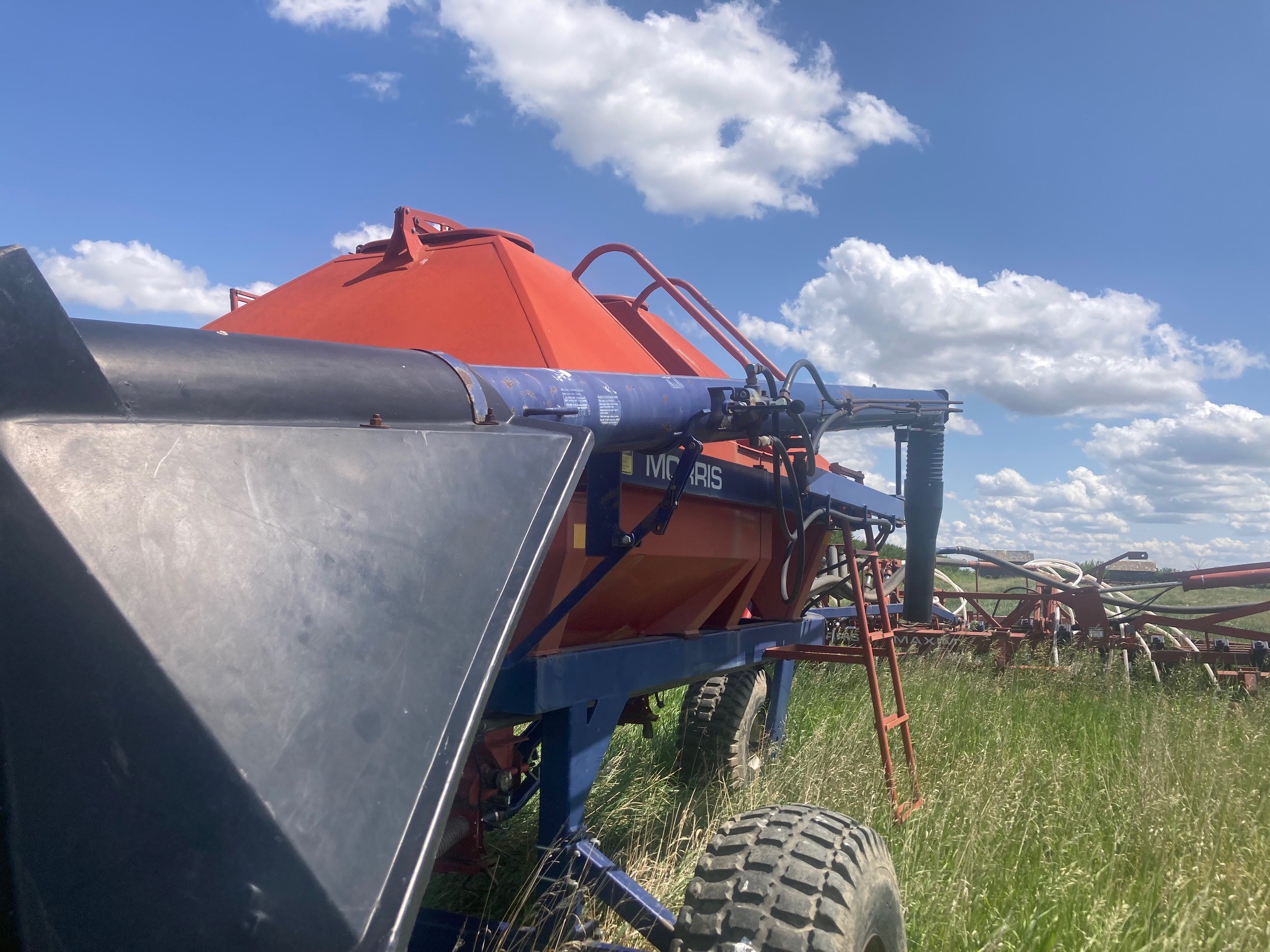 1997 Morris 7130 Air Seeder