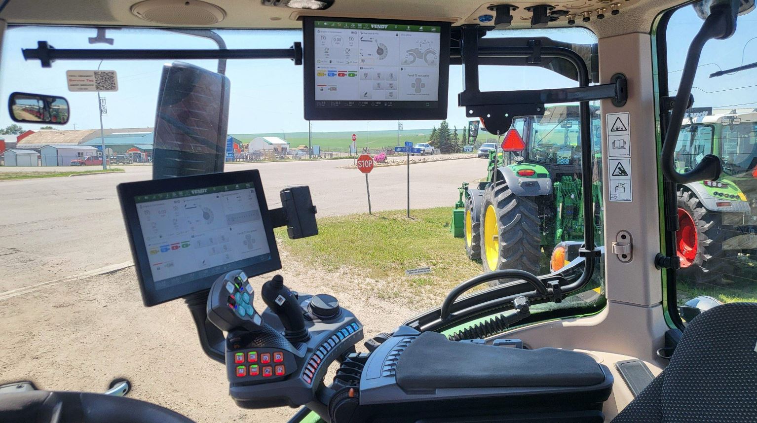 2023 Fendt 724G6 Tractor