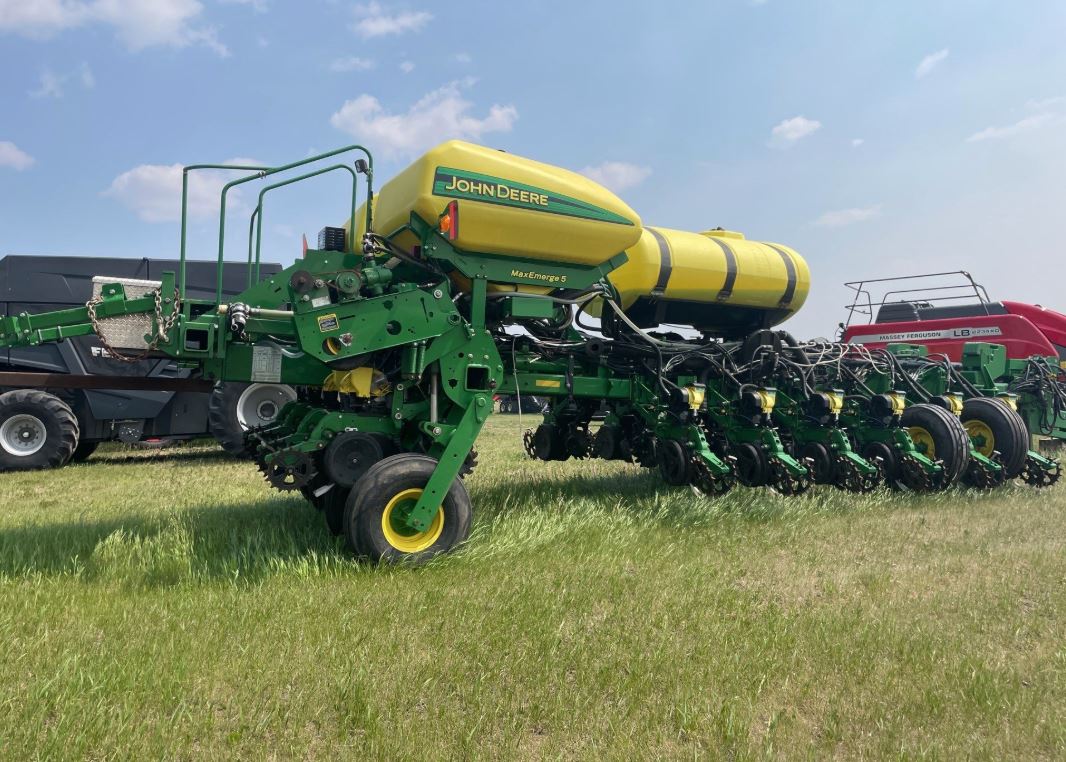 2016 John Deere 1775NT 16-30 Planter