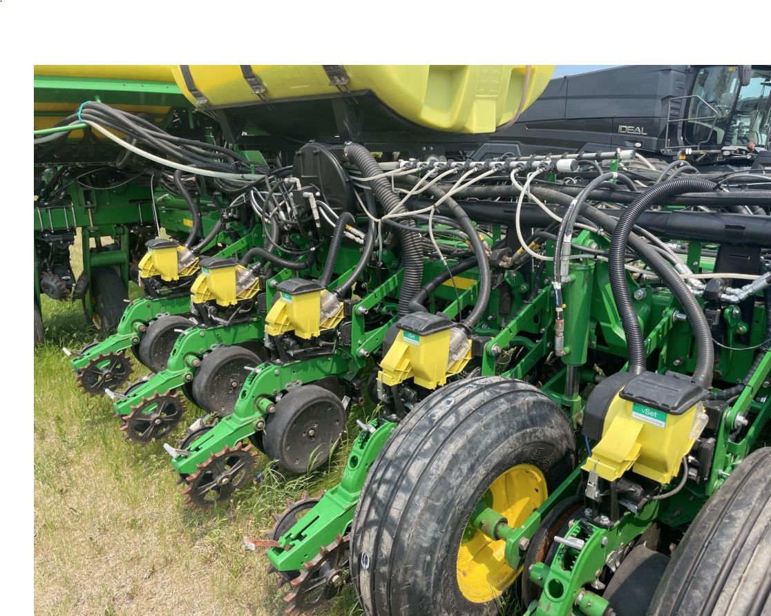 2016 John Deere 1775NT 16-30 Planter