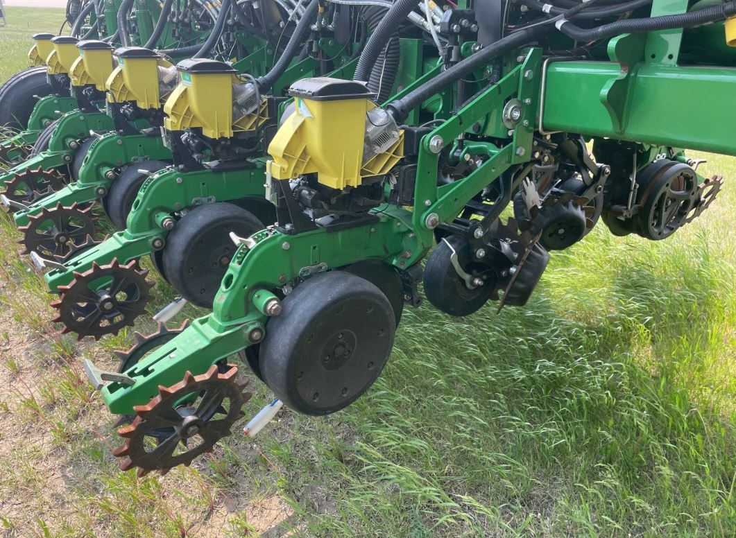 2016 John Deere 1775NT 16-30 Planter