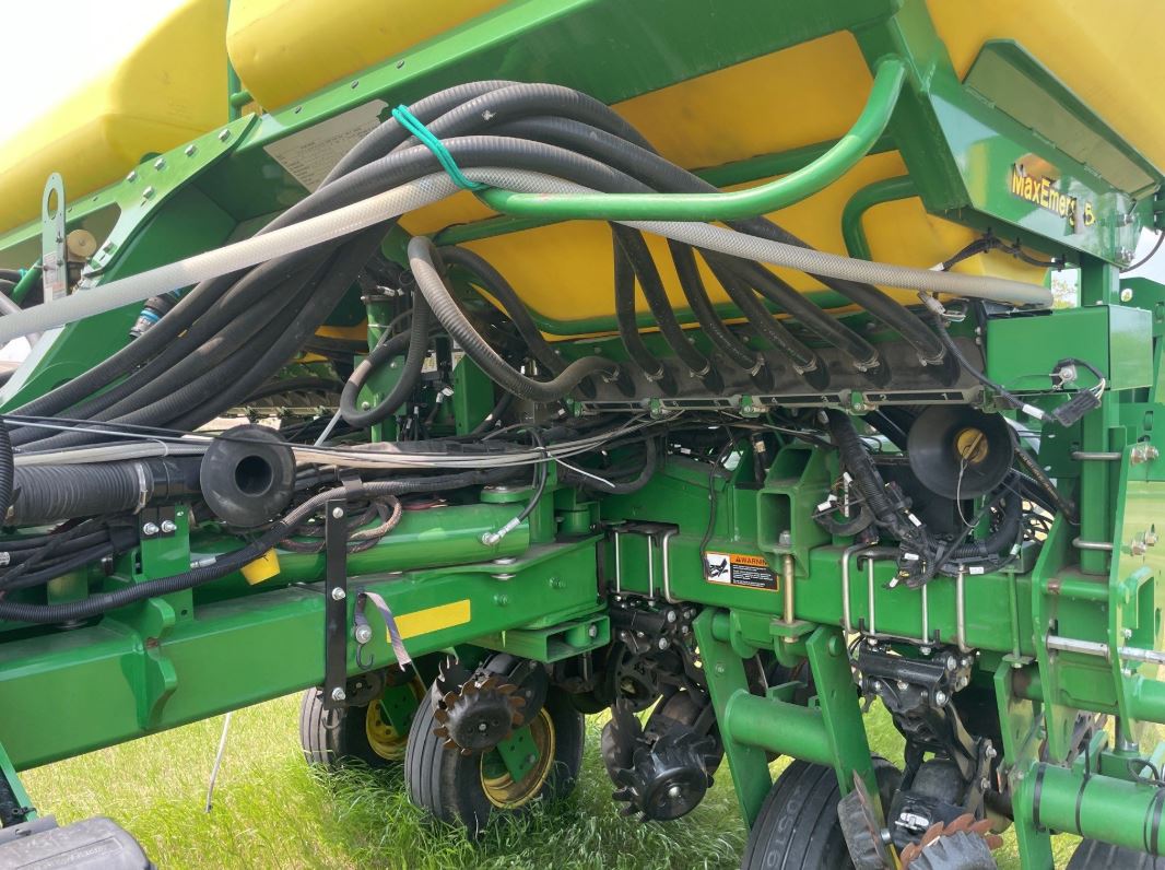 2016 John Deere 1775NT 16-30 Planter