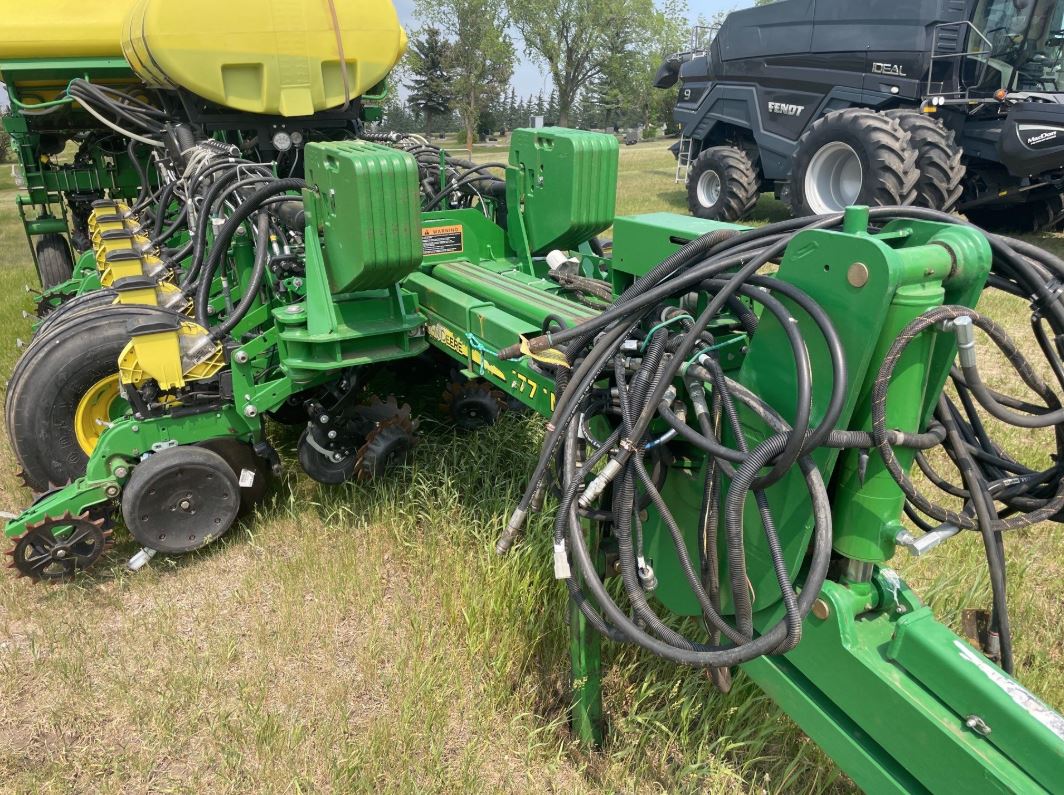 2016 John Deere 1775NT 16-30 Planter