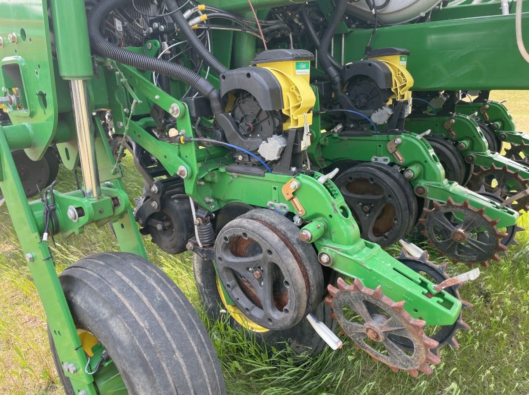 2016 John Deere 1775NT 16-30 Planter