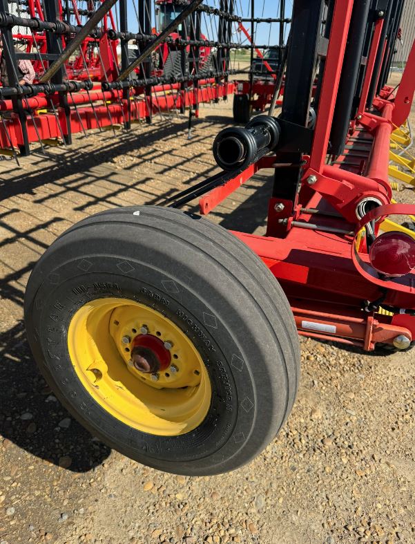 2012 Bourgault 7200 - 72' Harrow