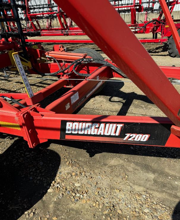 2012 Bourgault 7200 - 72' Harrow