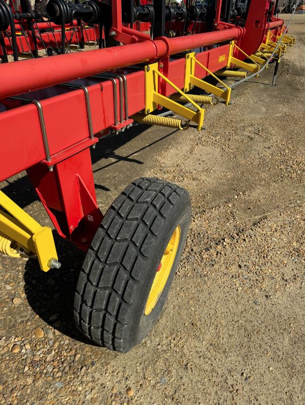 2012 Bourgault 7200 - 72' Harrow