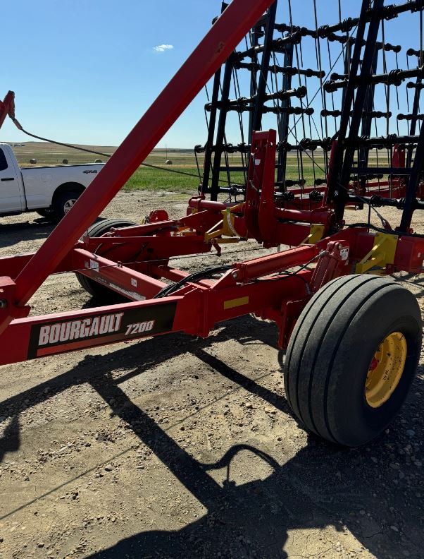 2012 Bourgault 7200 - 72' Harrow