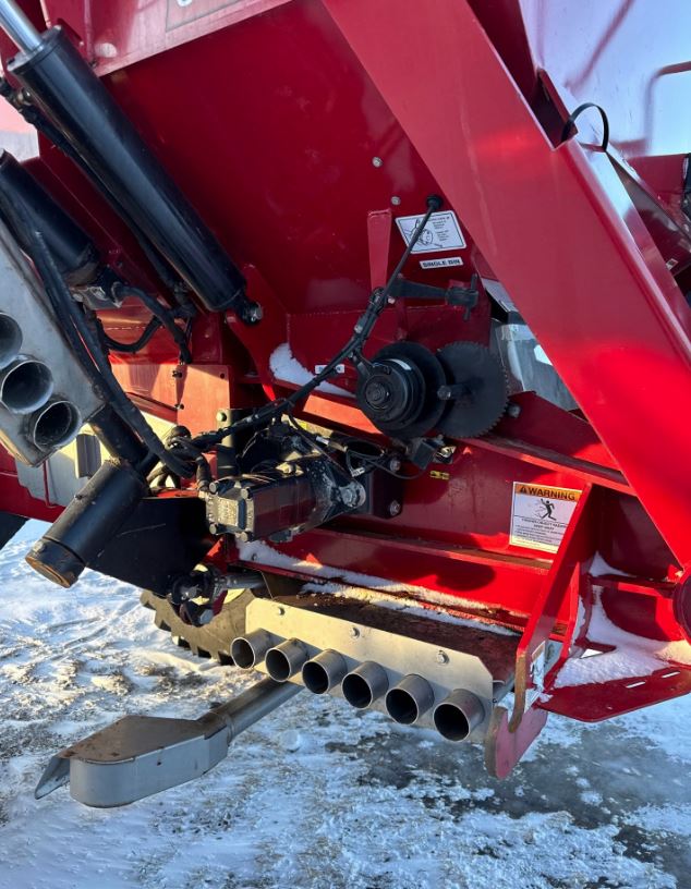 2019 Salford 8711 Spreader