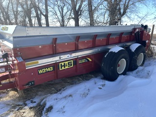 H&S w3143 Manure Spreader