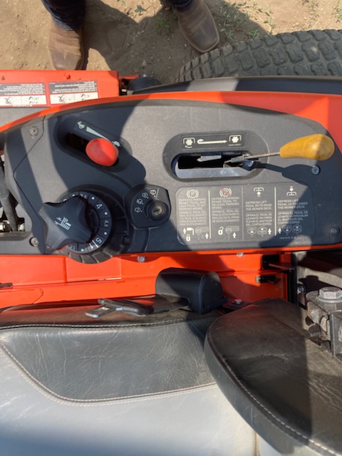 Kubota ZD1211 Mower/Zero Turn