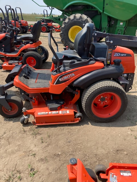 Kubota ZD1211 Mower/Zero Turn