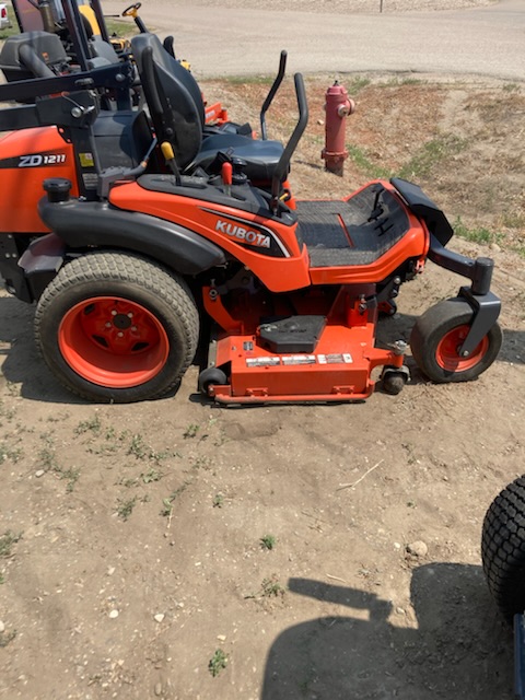 Kubota ZD1211 Mower/Zero Turn