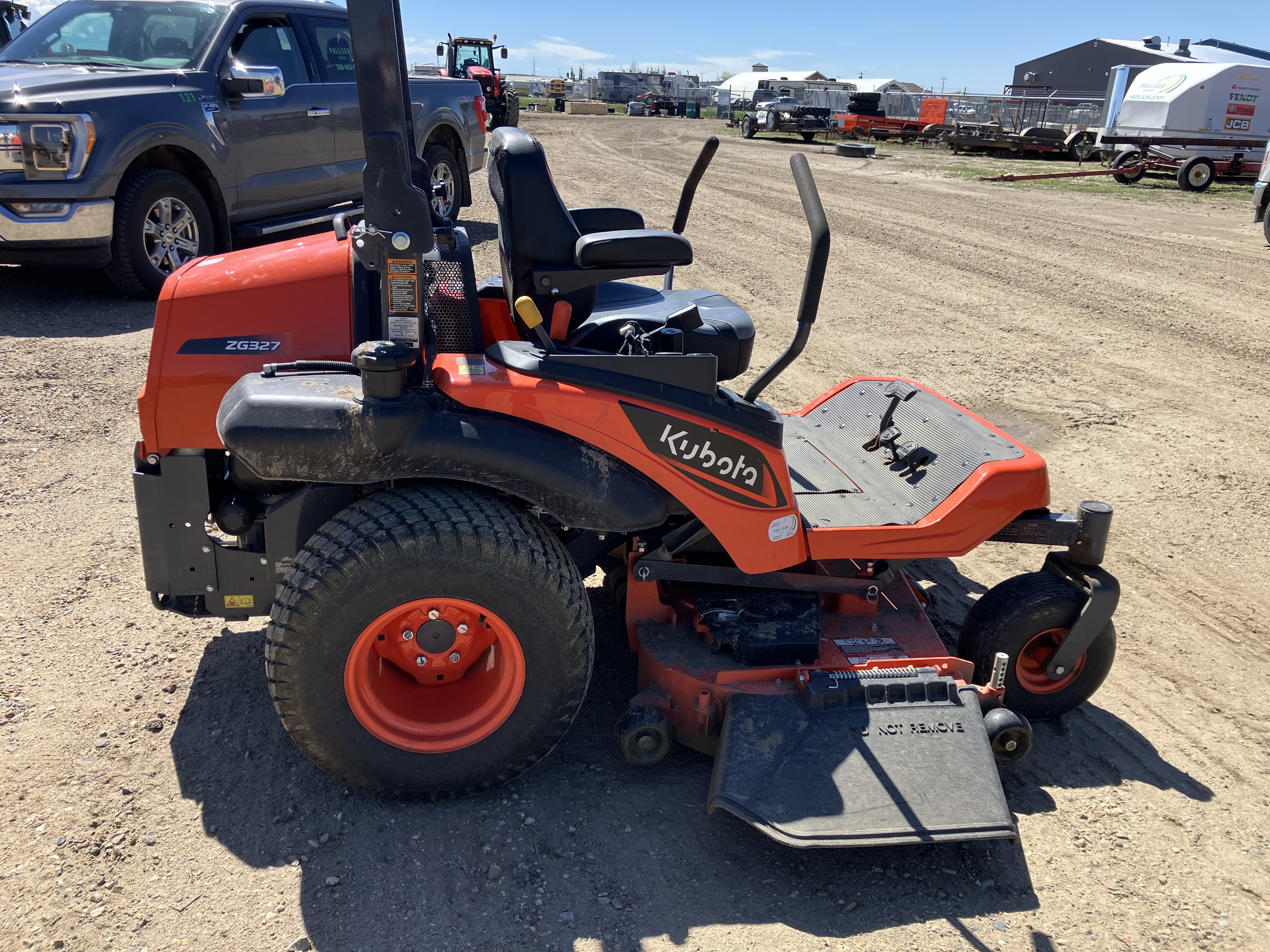 2022 Kubota ZG327 Mower/Zero Turn