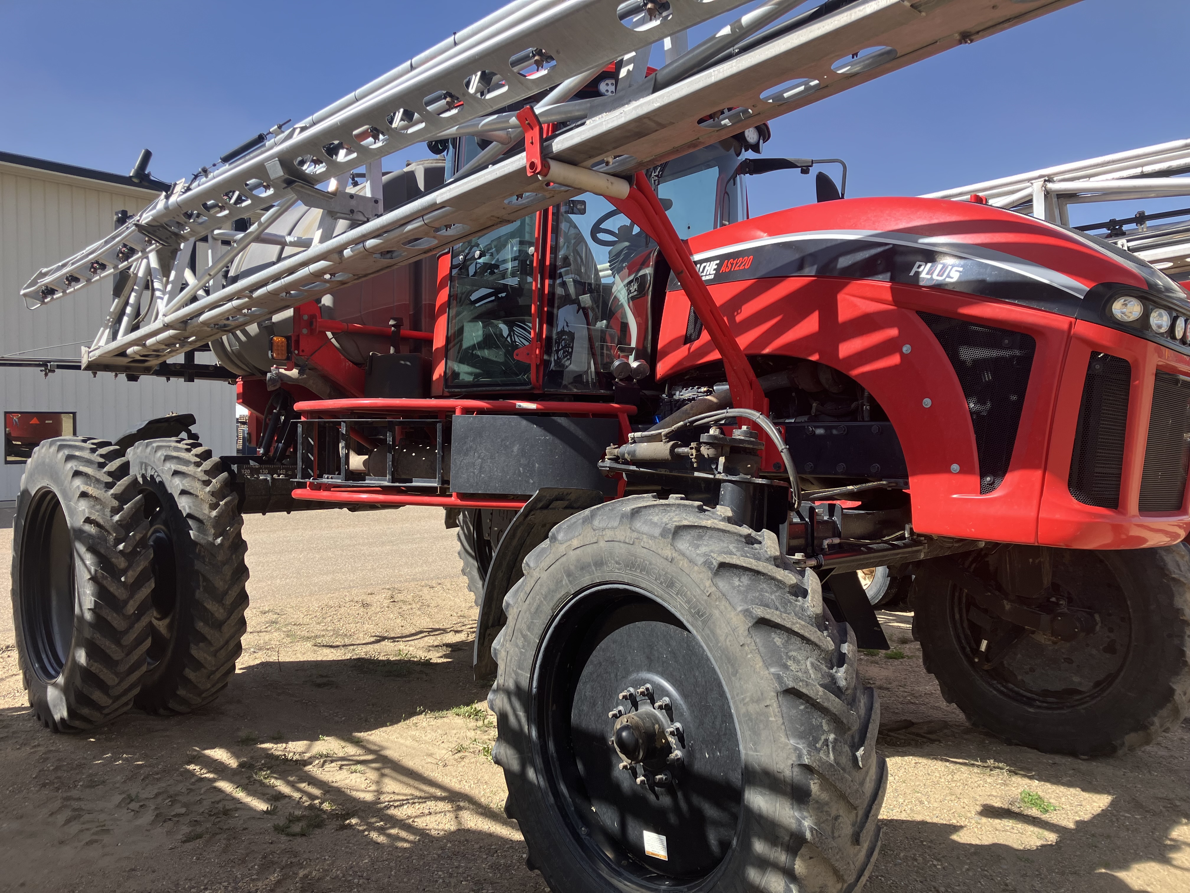 2014 Apache AS1220 Sprayer/High Clearance