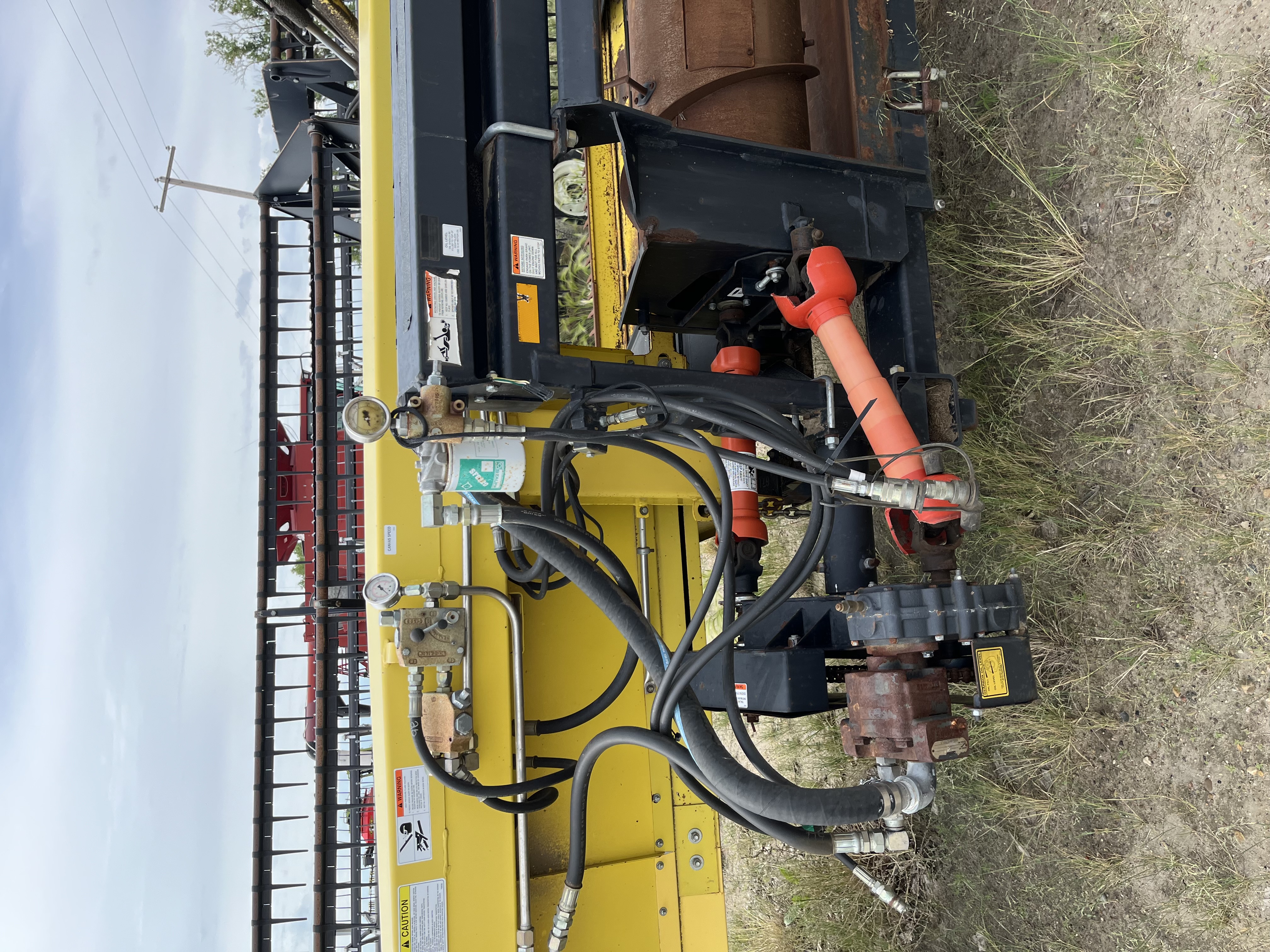 1998 Honey Bee HB36 Header Combine