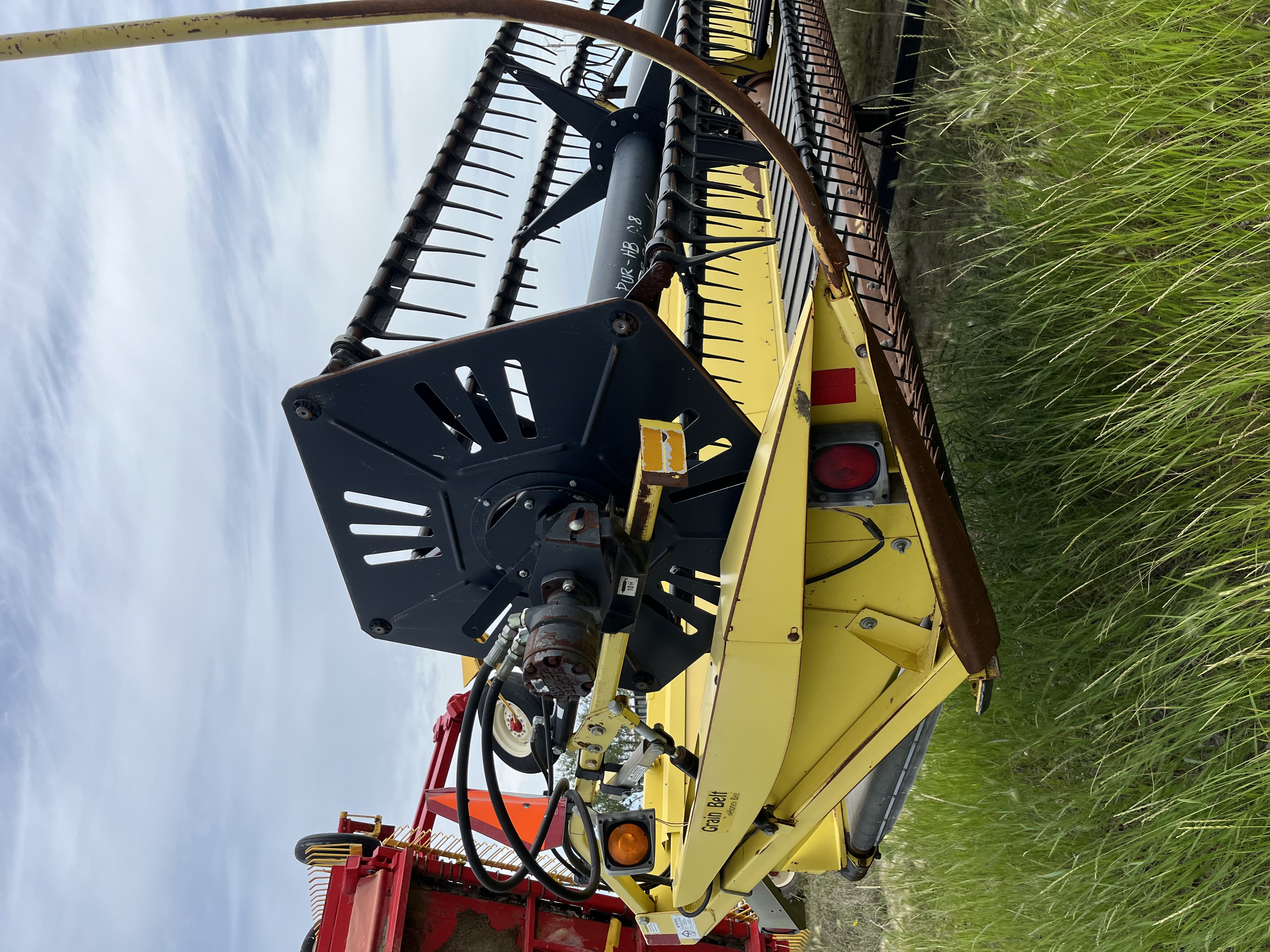 1998 Honey Bee HB36 Header Combine