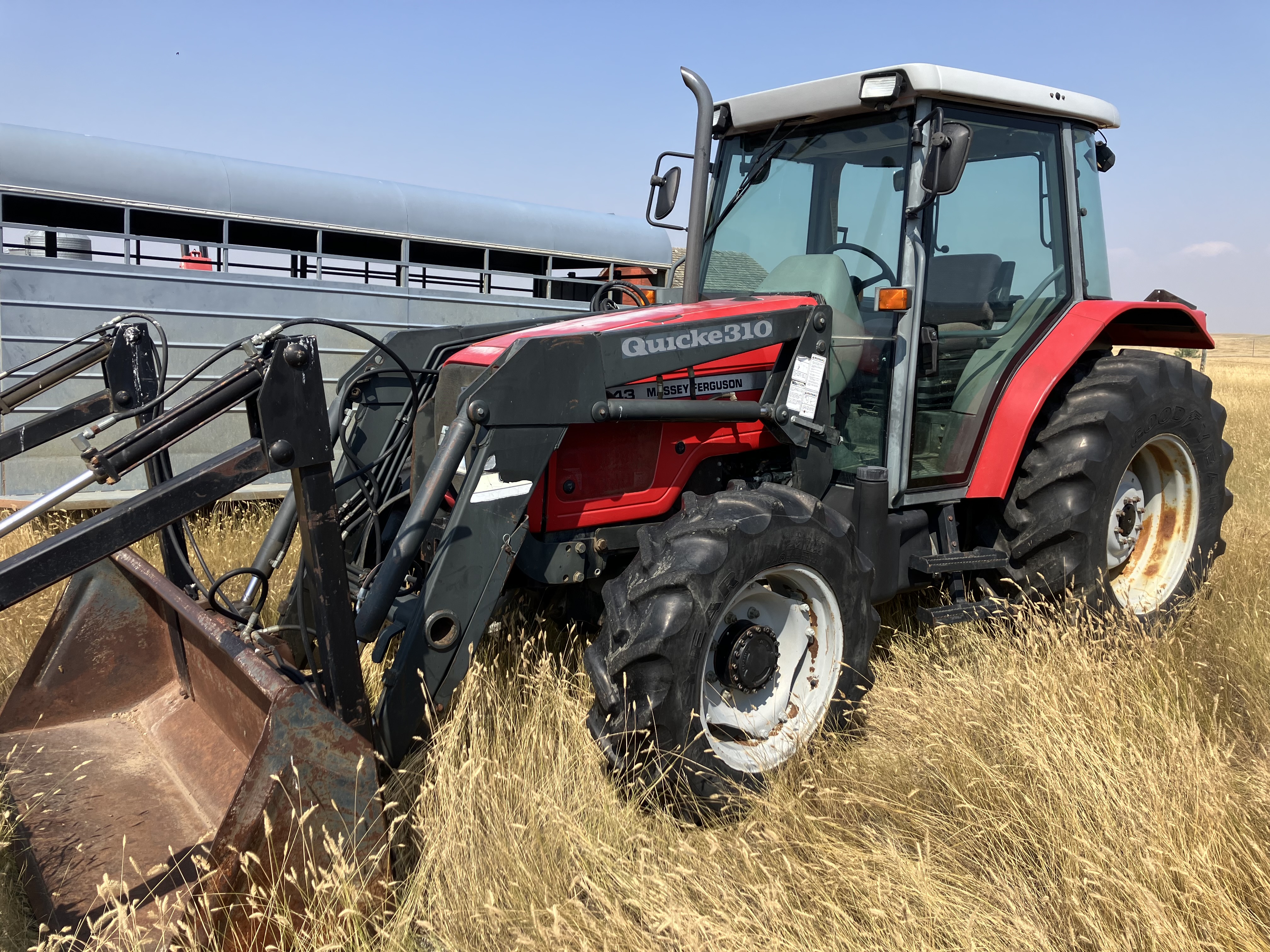 1997 Massey Ferguson 4243 Tractor