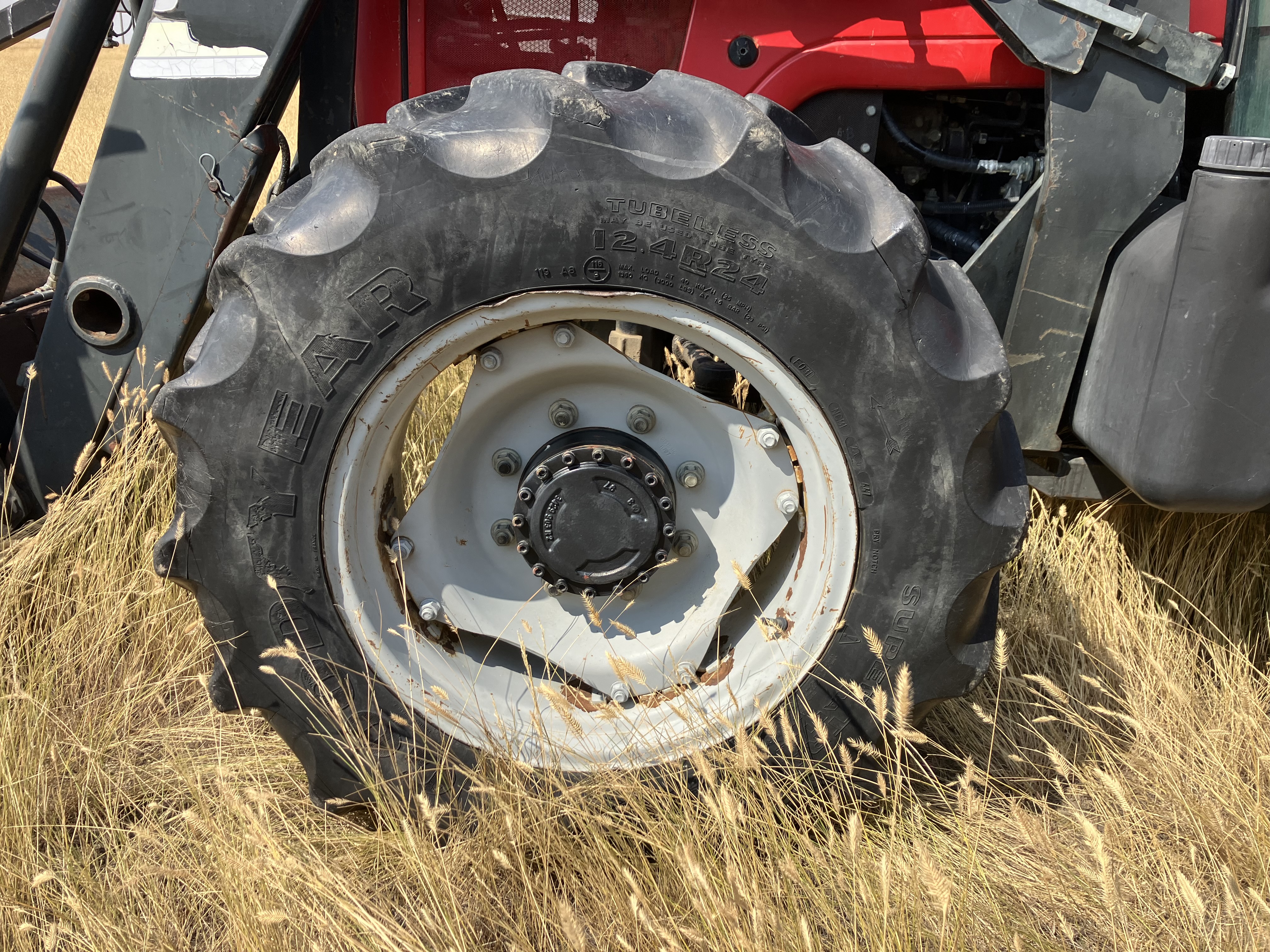 1997 Massey Ferguson 4243 Tractor