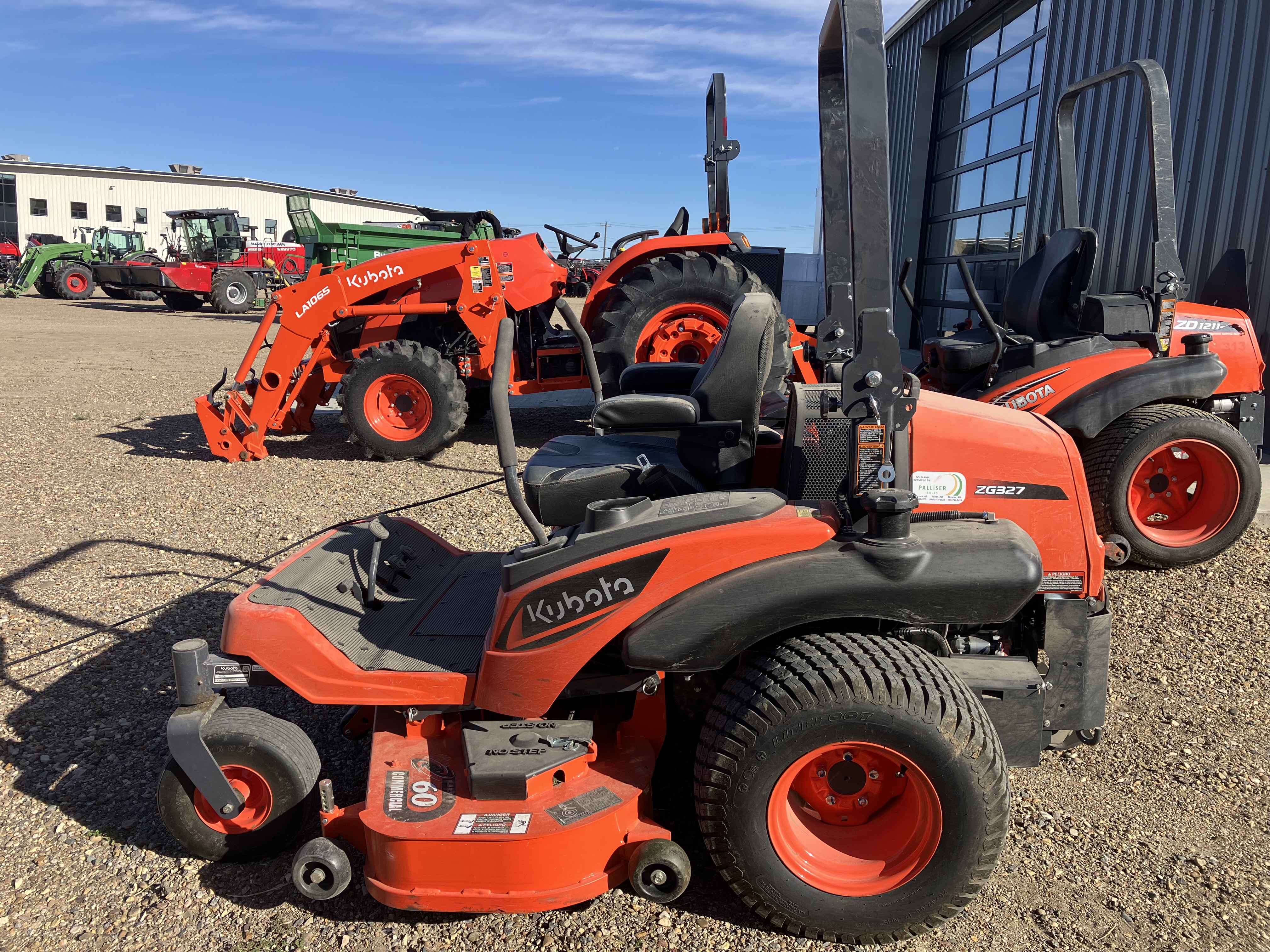 2023 Kubota ZG327 Mower/Zero Turn