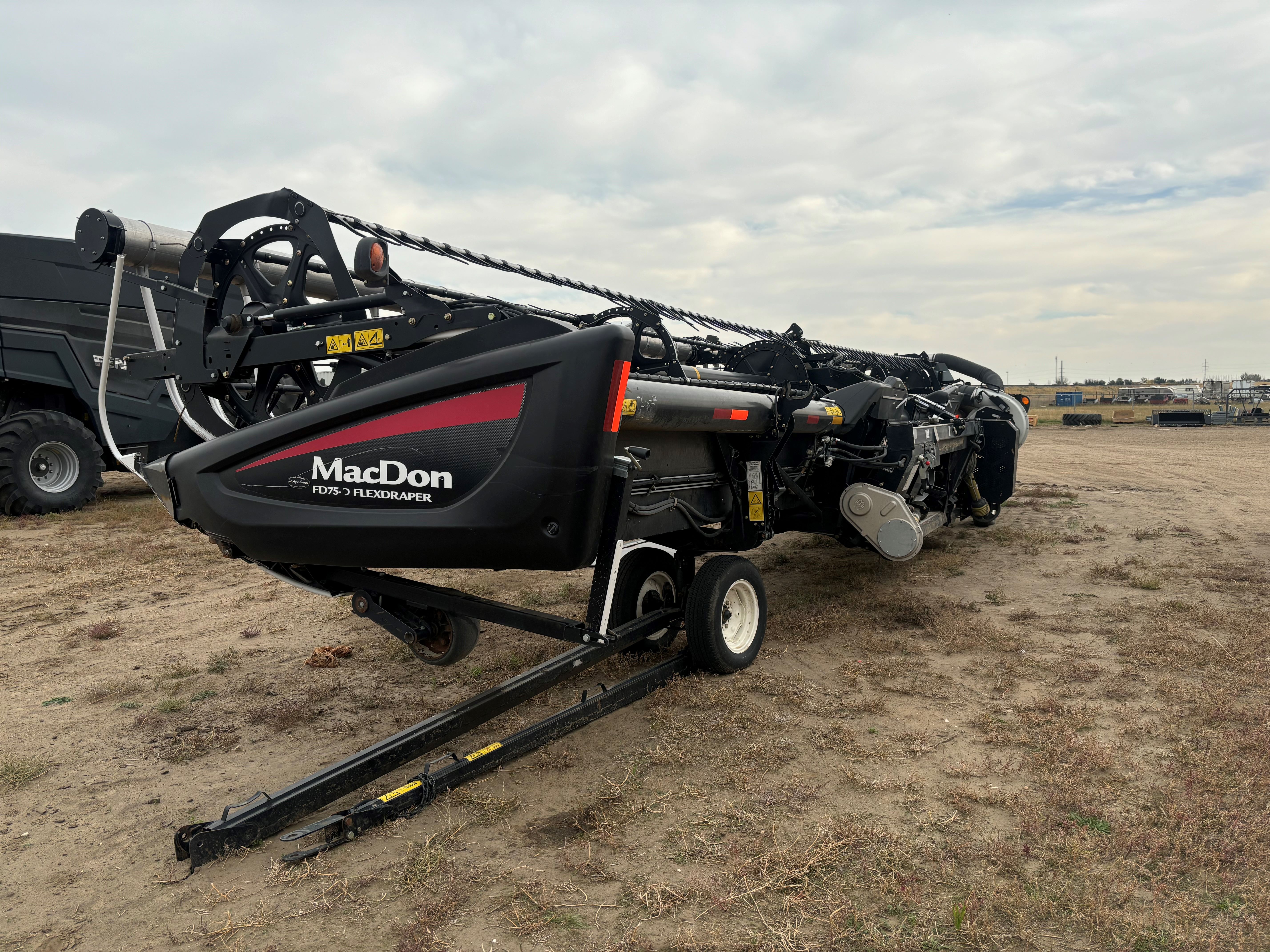 2016 MacDon FD75-40 Header Combine