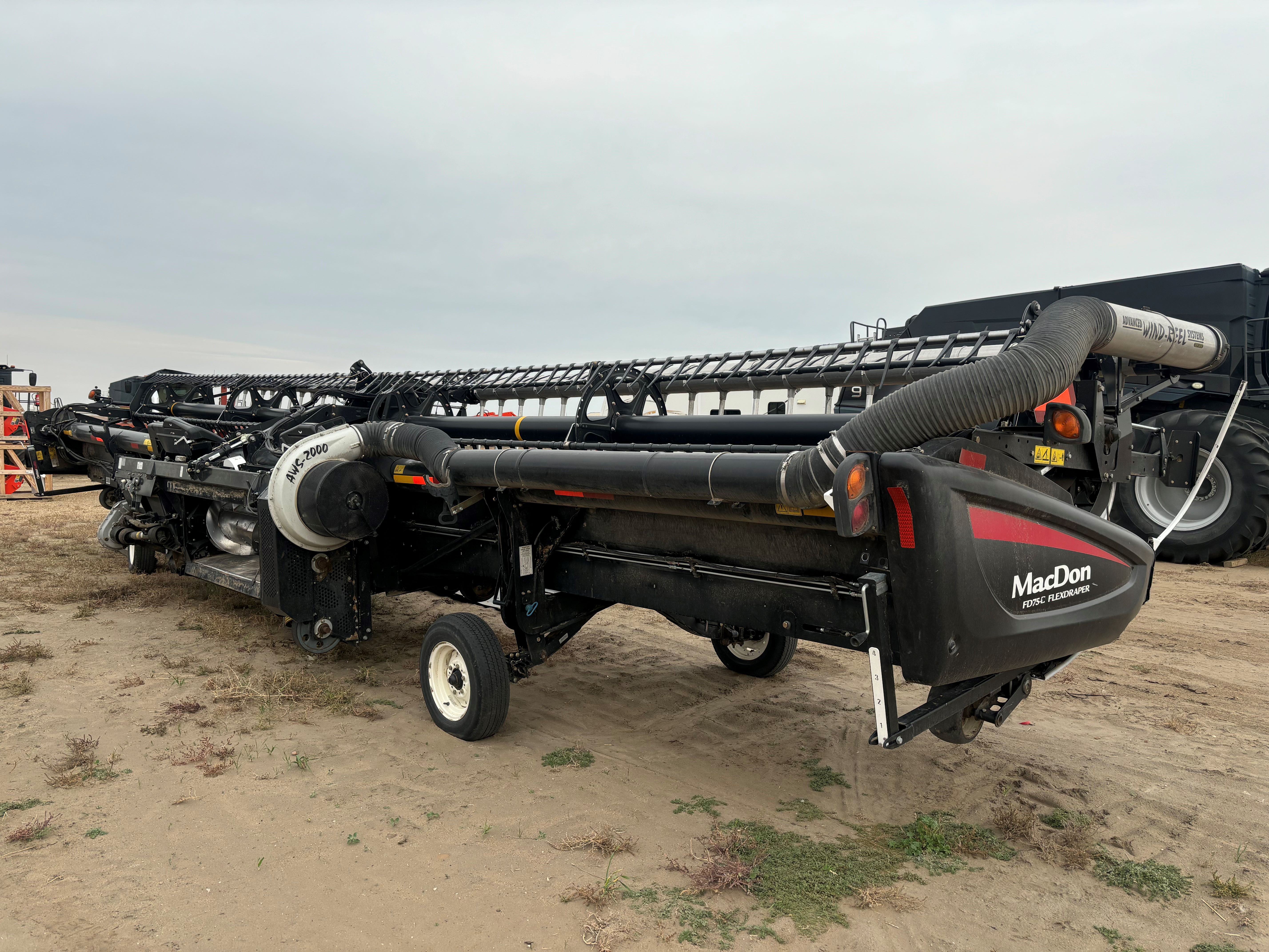 2016 MacDon FD75-40 Header Combine