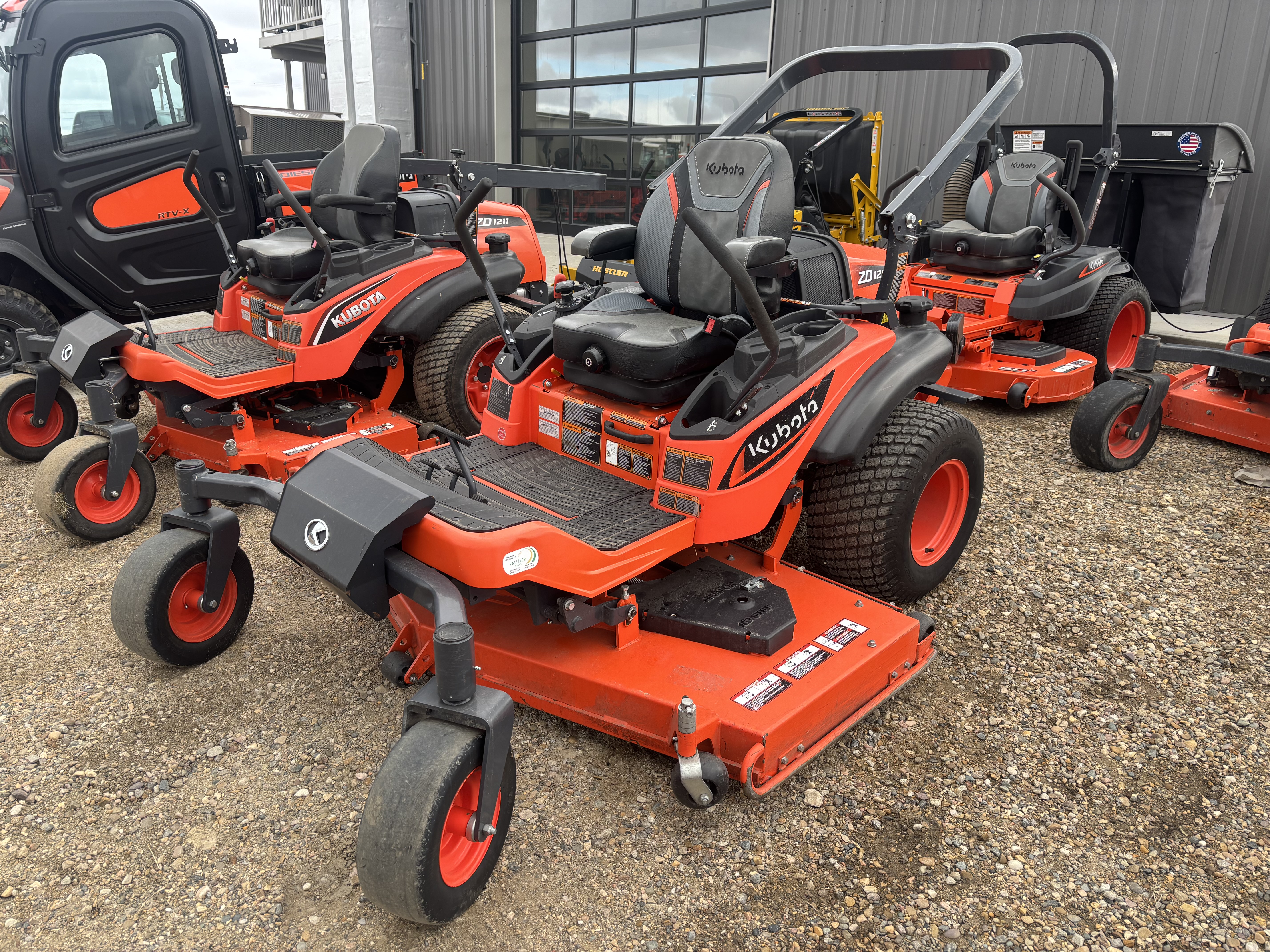 2022 Kubota ZD1211 Mower/Zero Turn