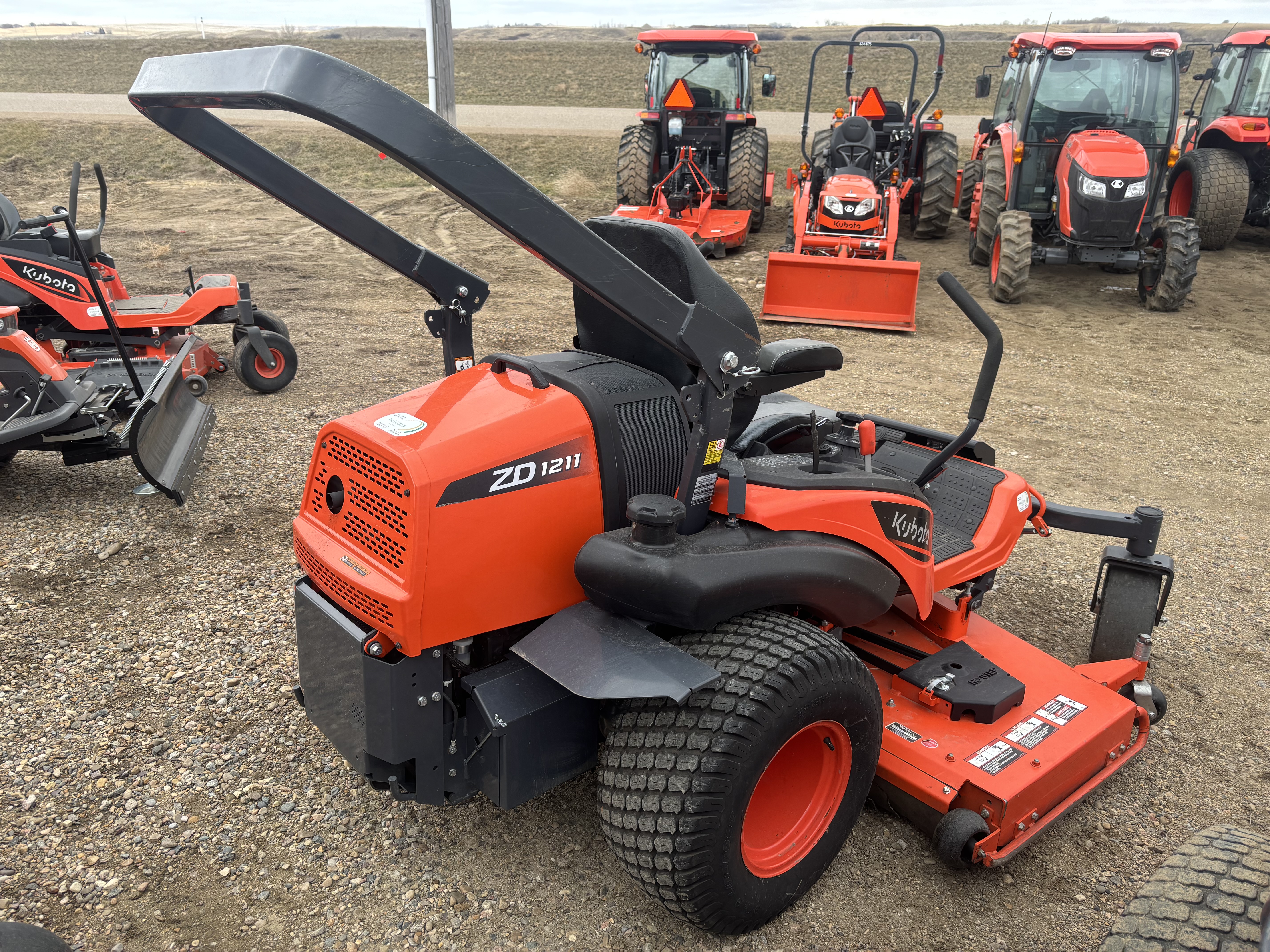 2022 Kubota ZD1211 Mower/Zero Turn