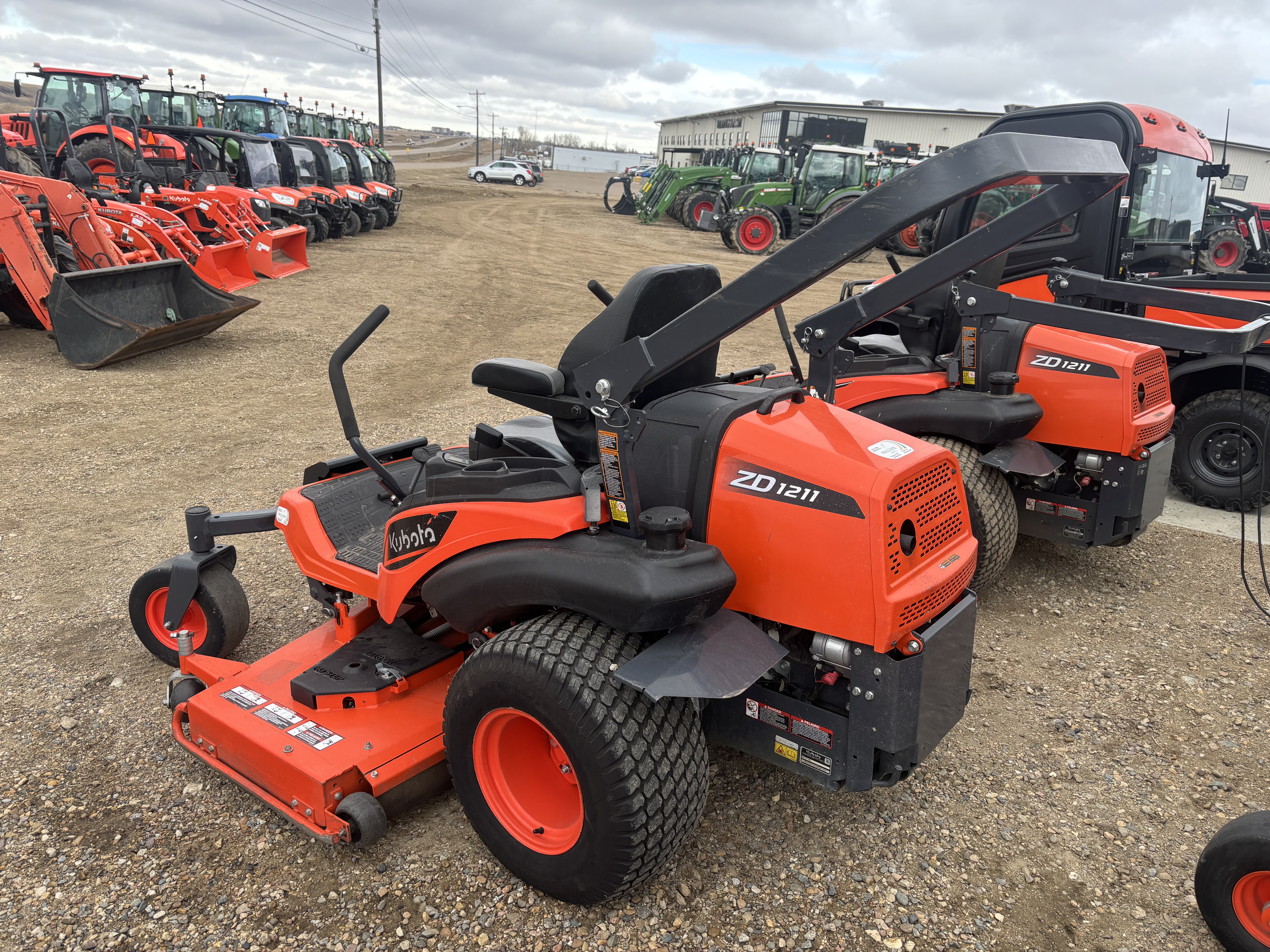 2022 Kubota ZD1211 Mower/Zero Turn