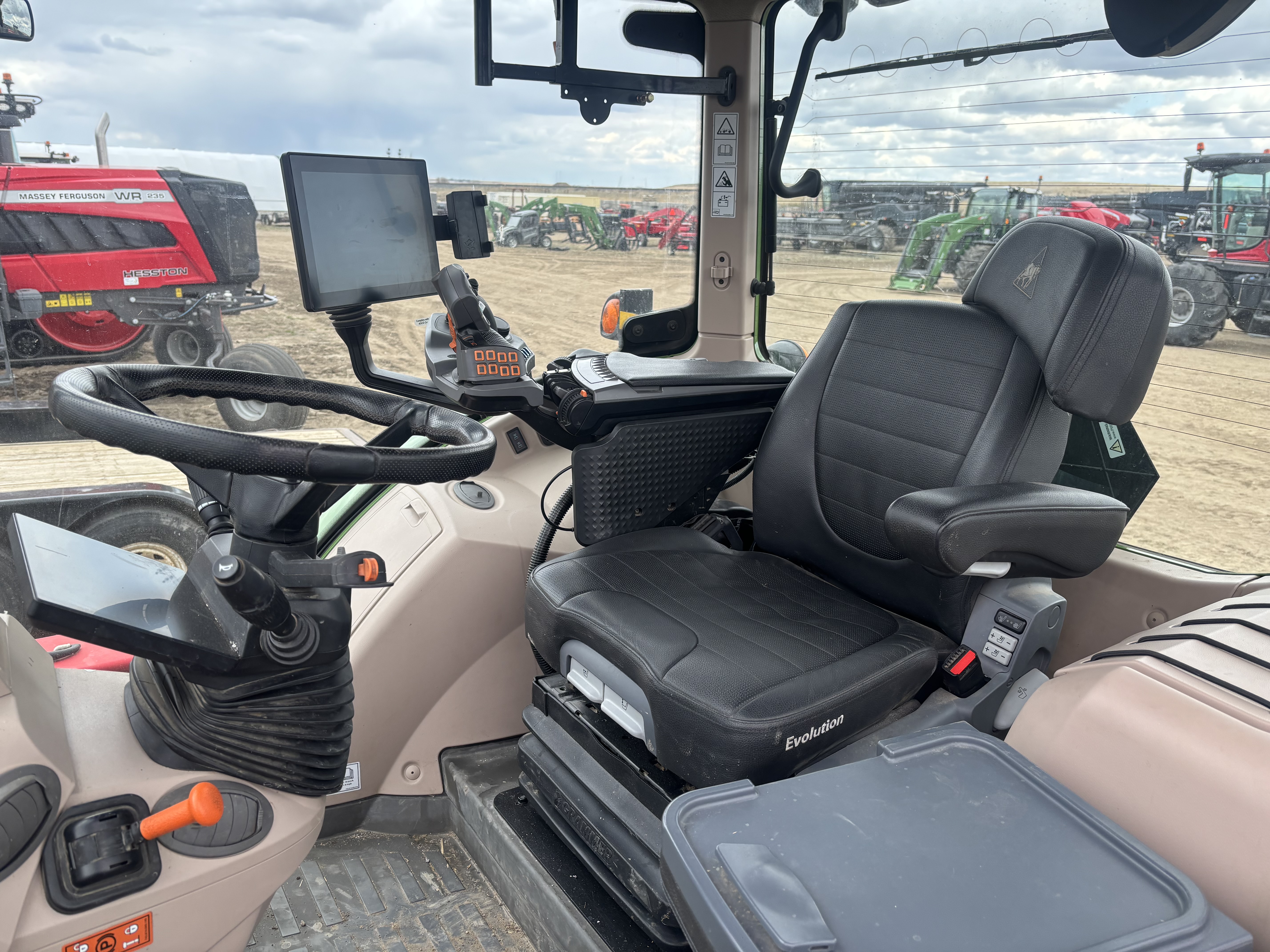 2022 Fendt 724 Gen6 Tractor