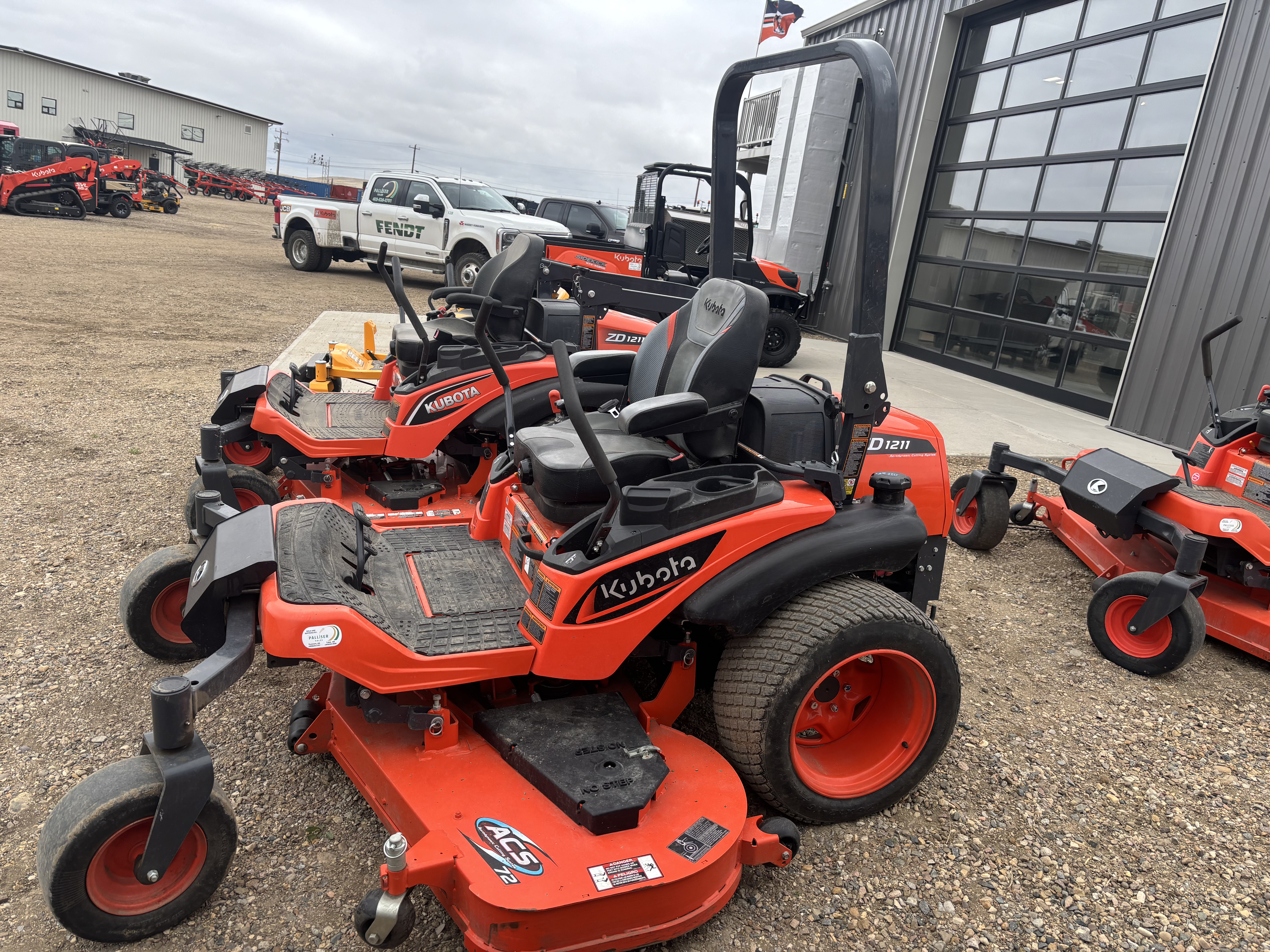 2024 Kubota ZD1211 Mower/Zero Turn