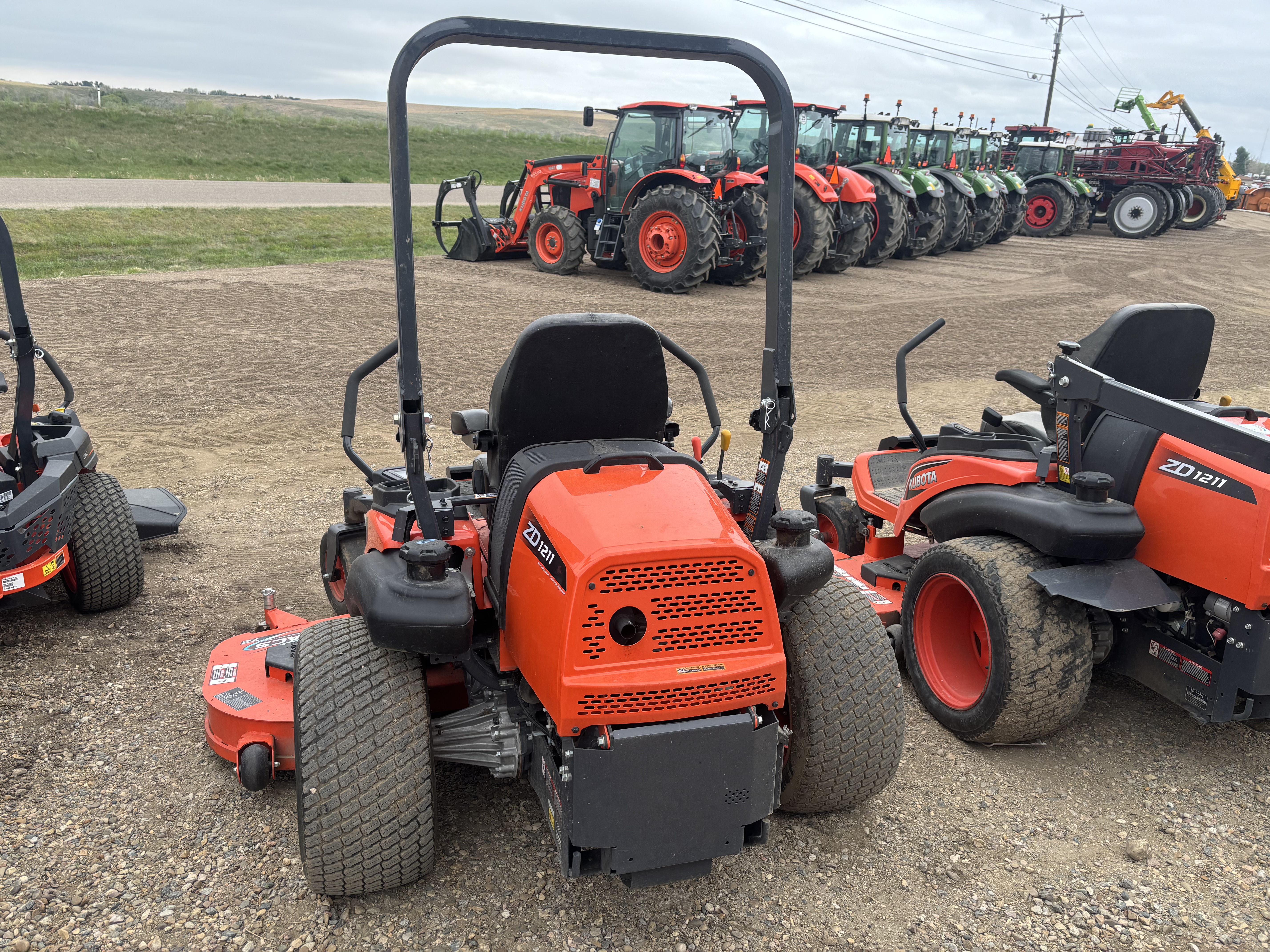 2024 Kubota ZD1211 Mower/Zero Turn