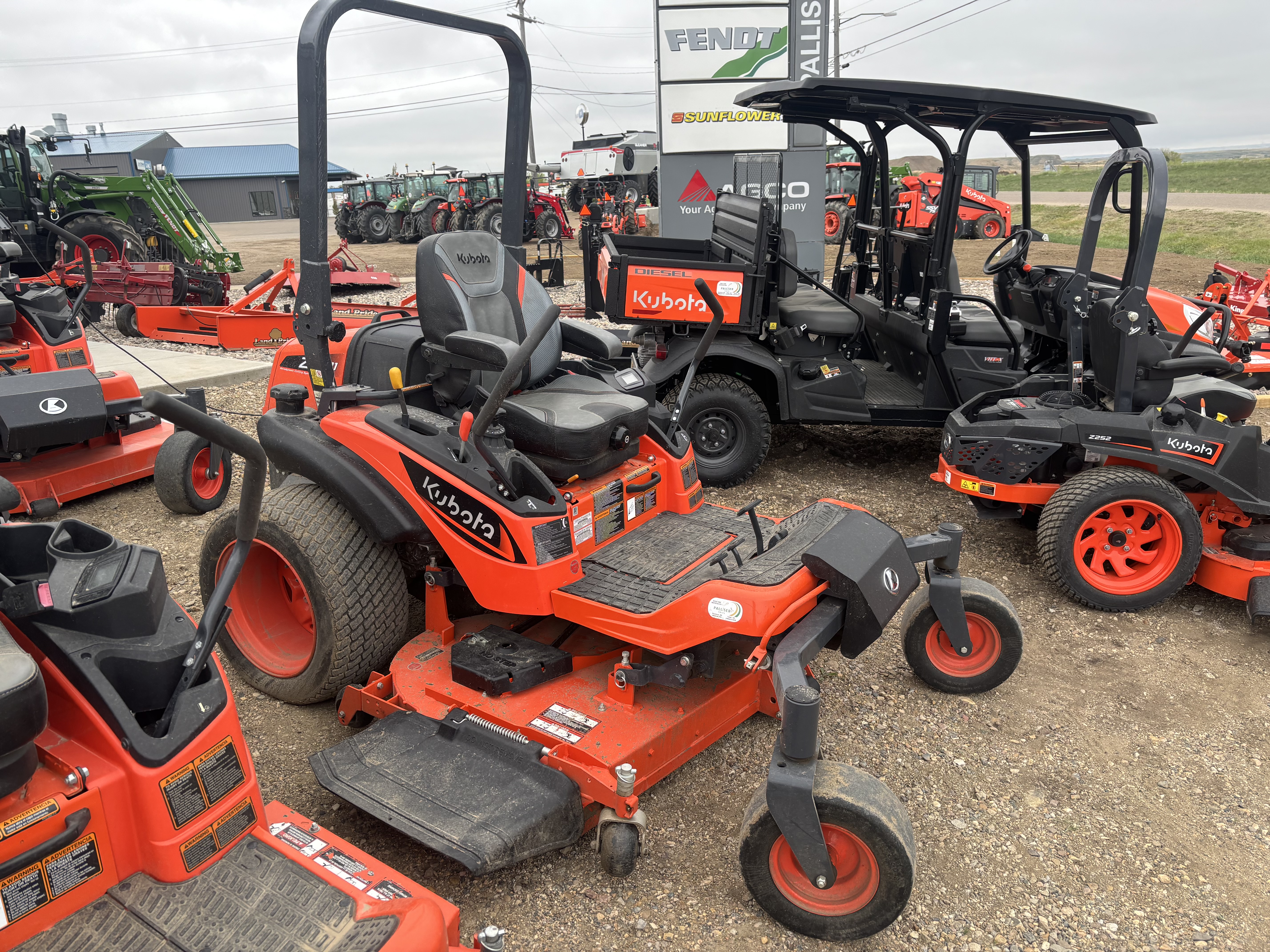 2024 Kubota ZD1211 Mower/Zero Turn