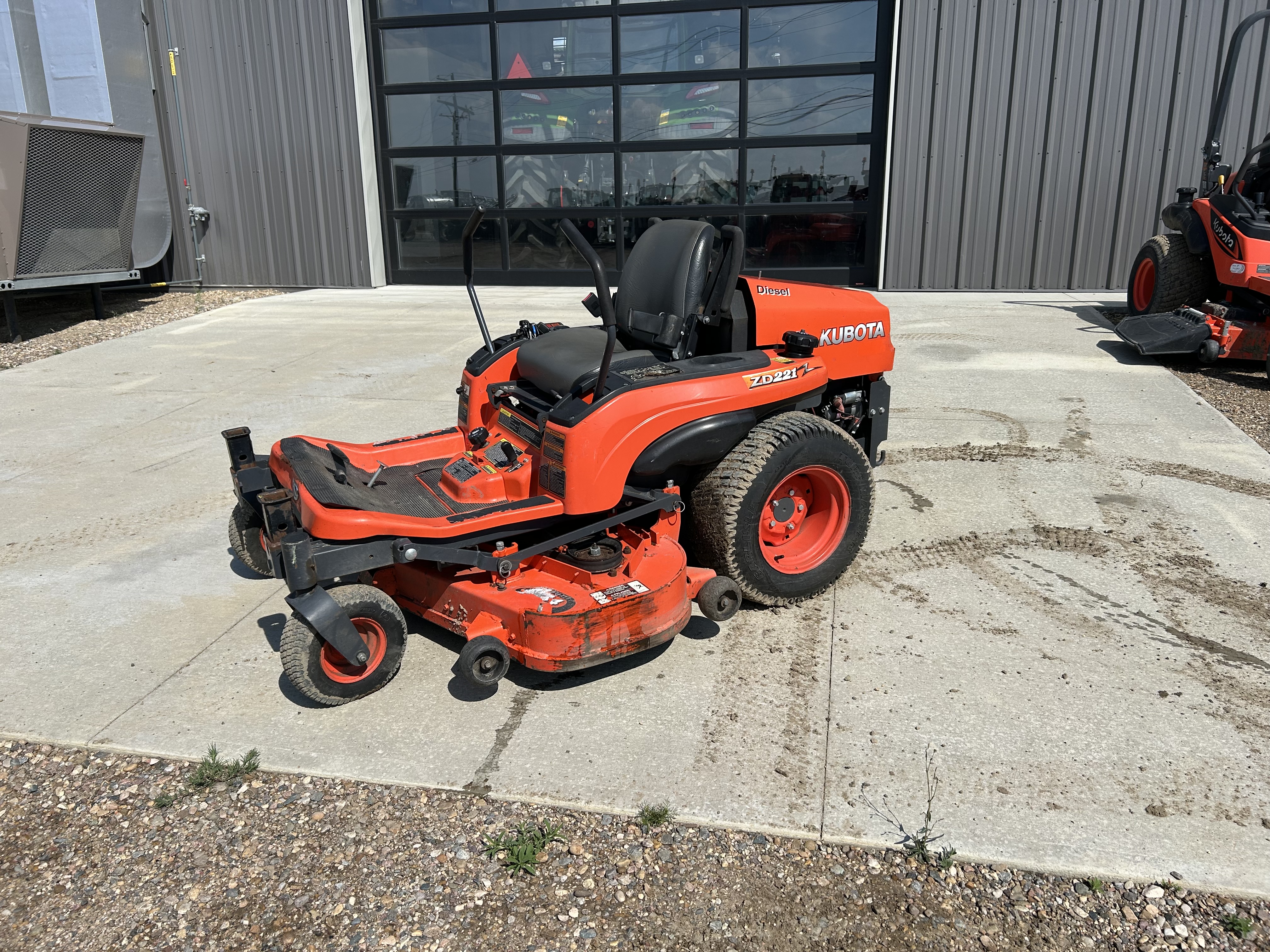 2014 Kubota ZD221 Mower/Zero Turn