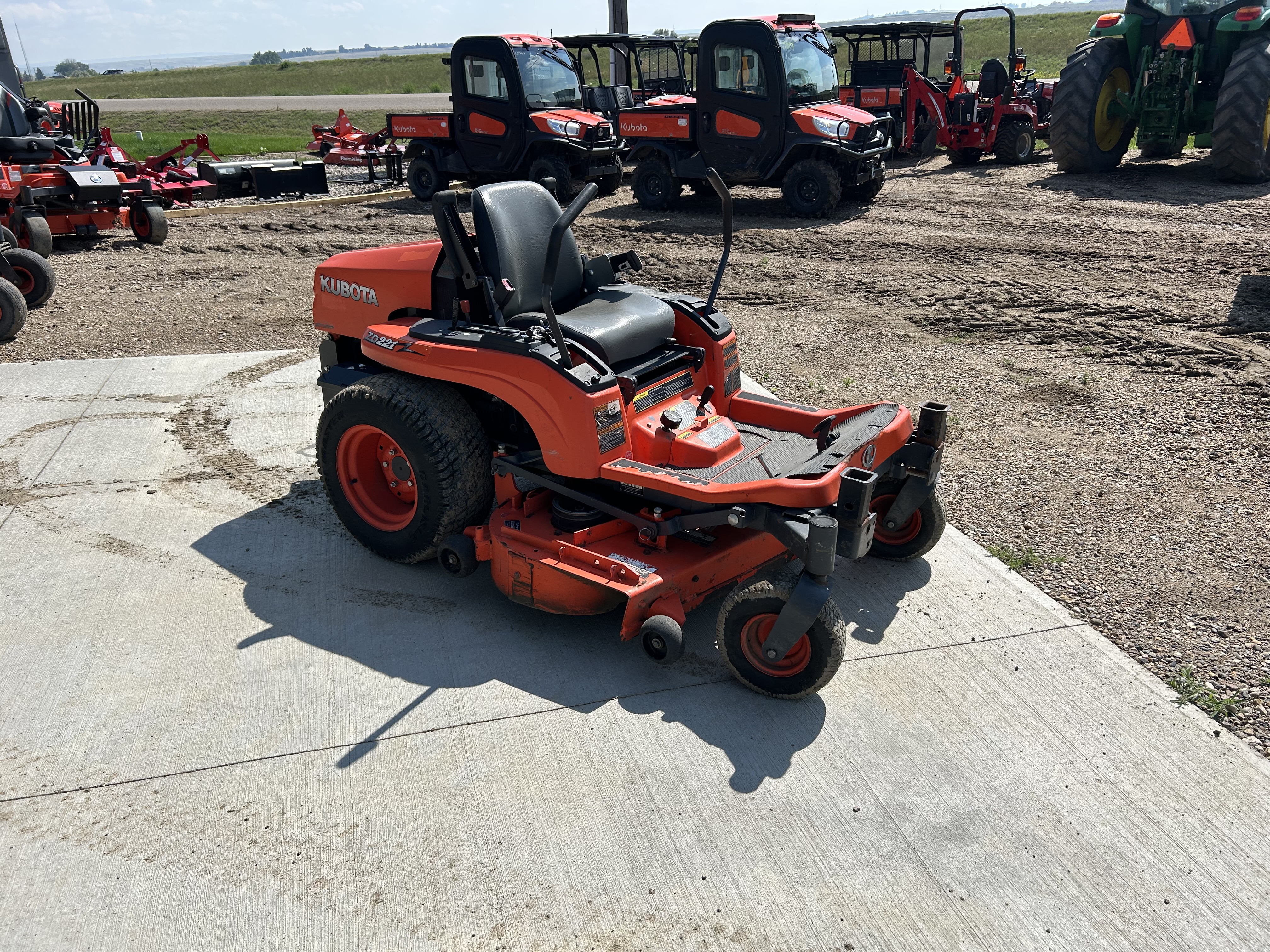 2014 Kubota ZD221 Mower/Zero Turn