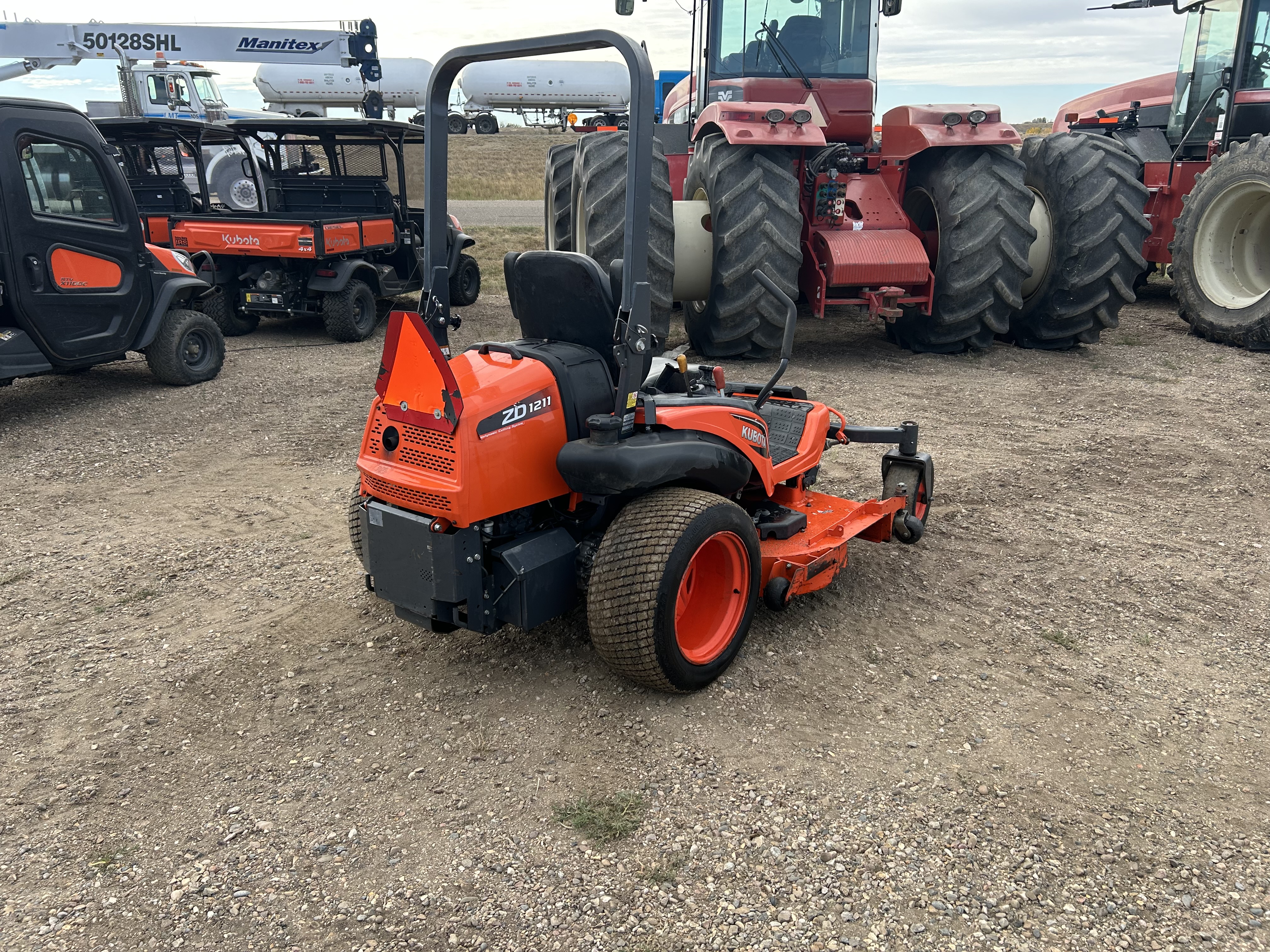 2017 Kubota ZD1211 Mower/Zero Turn