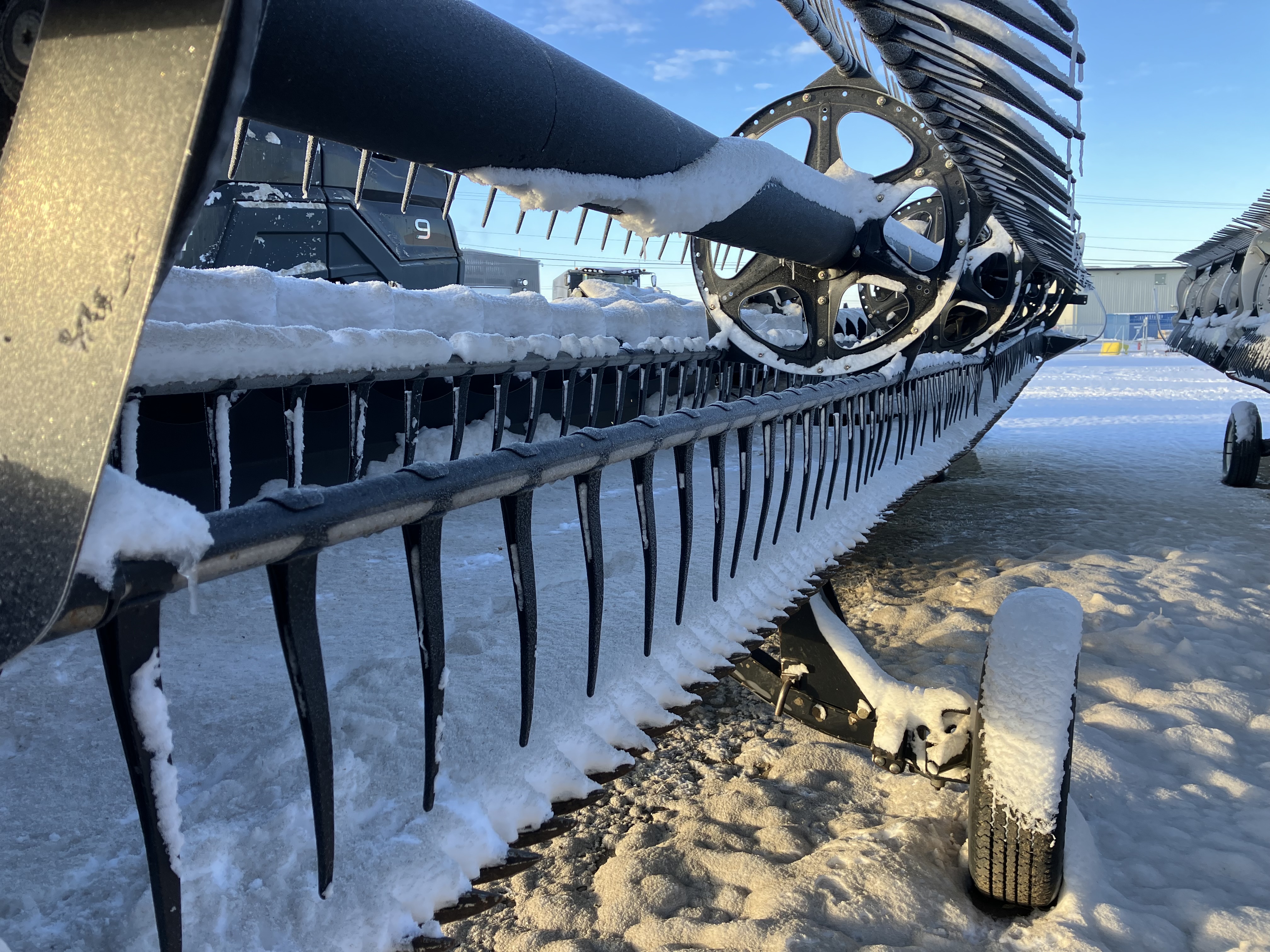 2015 MacDon FD-75D Header Combine