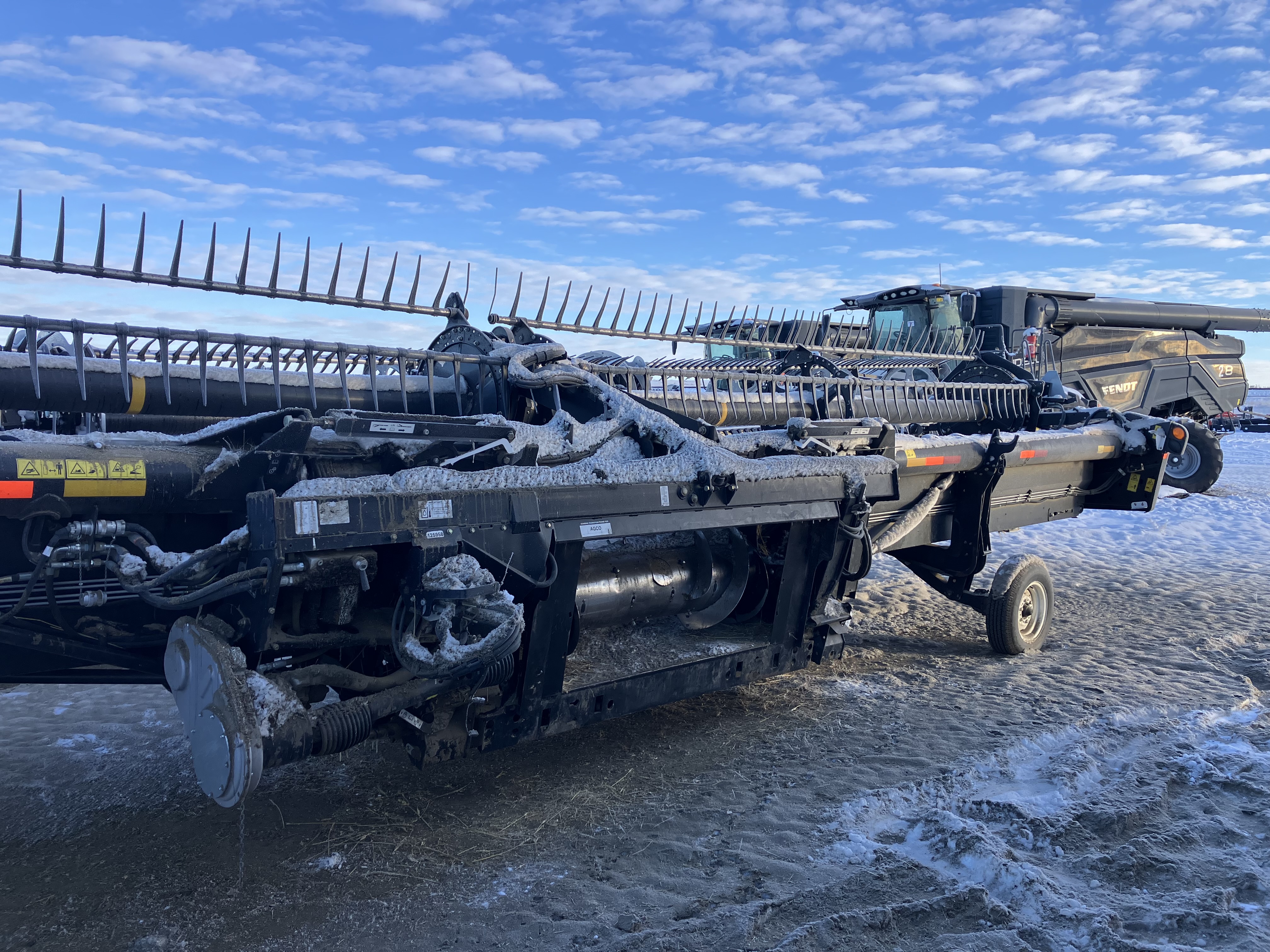 2015 MacDon FD-75D Header Combine