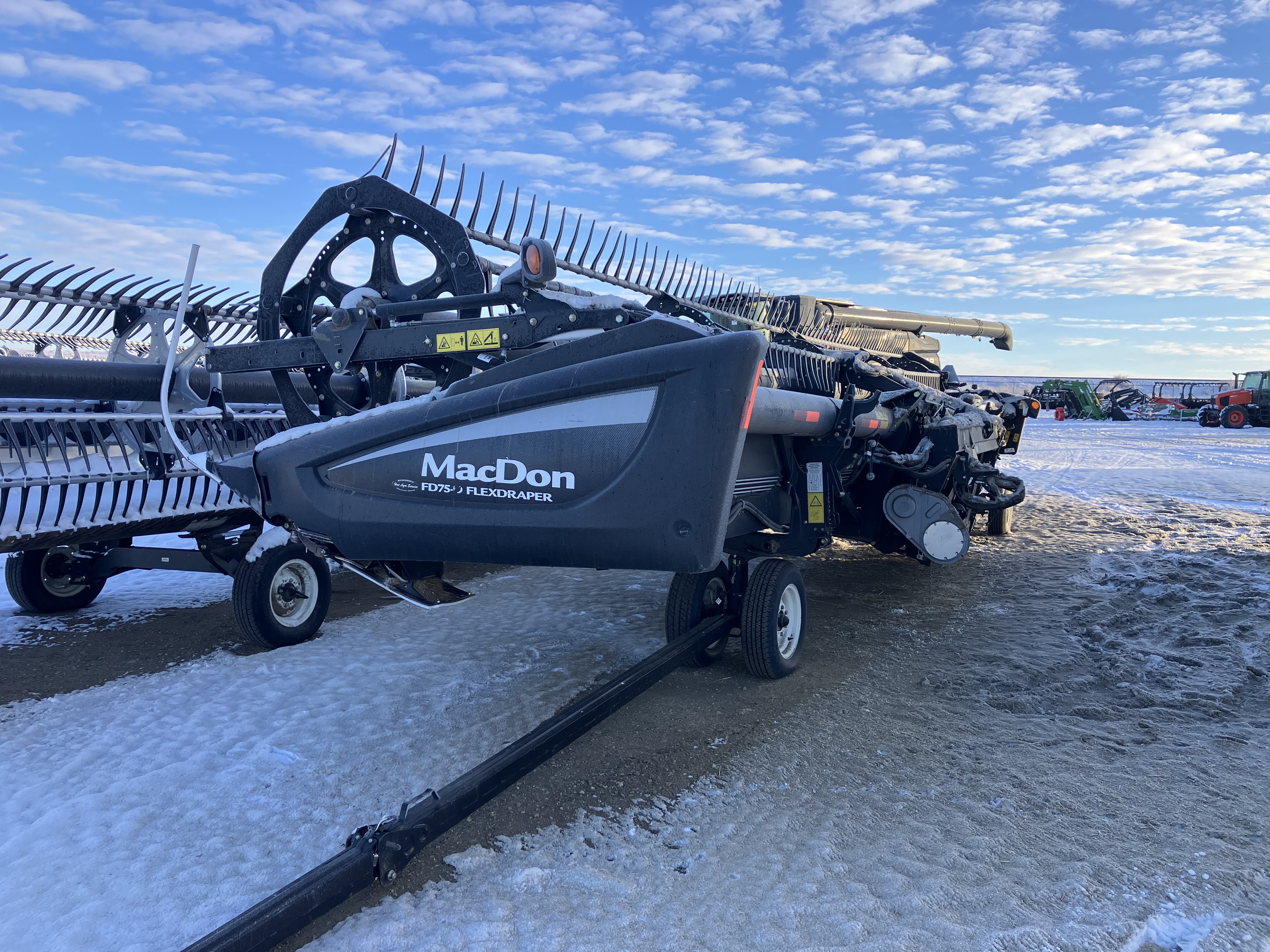 2015 MacDon FD-75D Header Combine