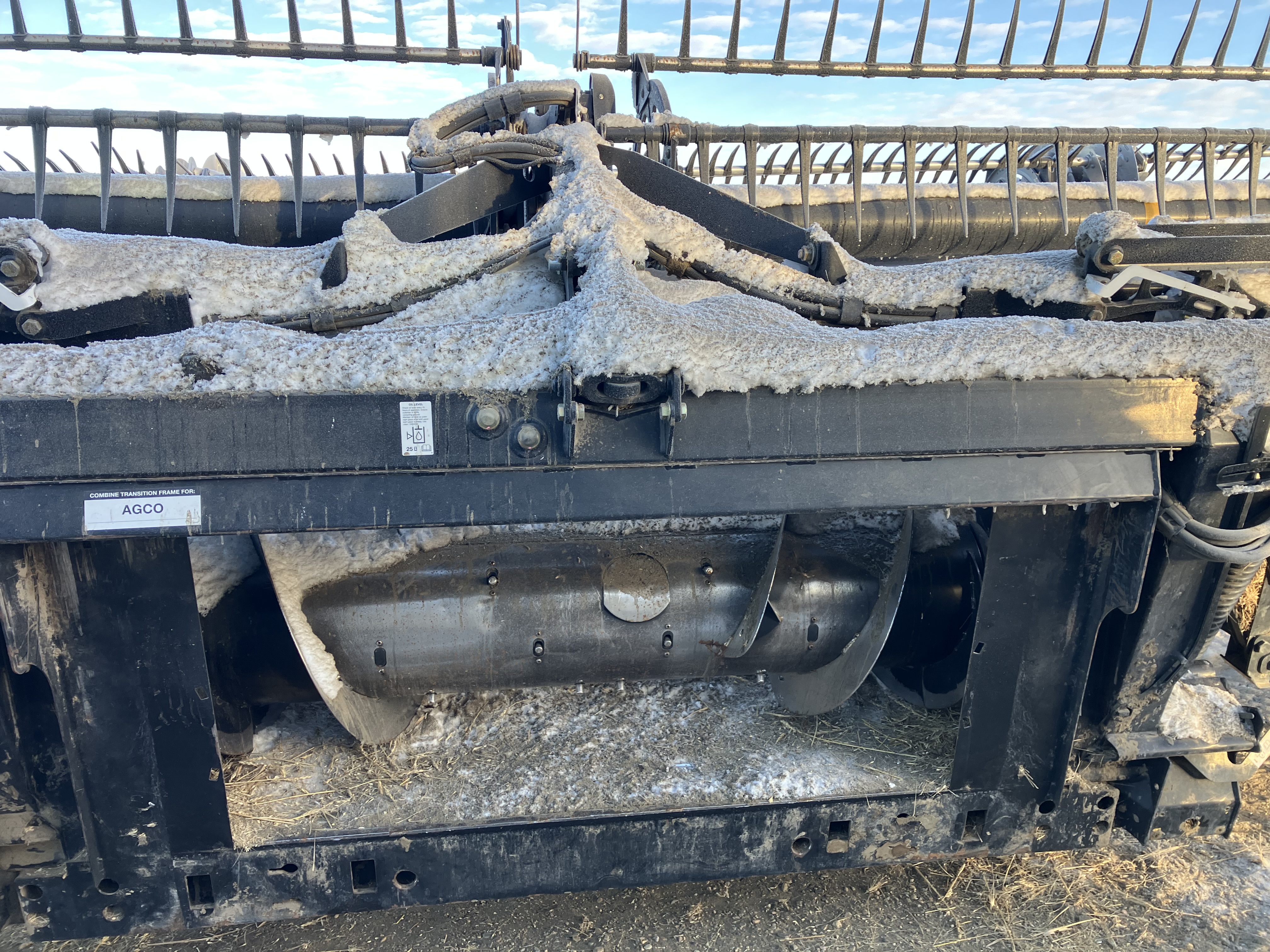 2015 MacDon FD-75D Header Combine