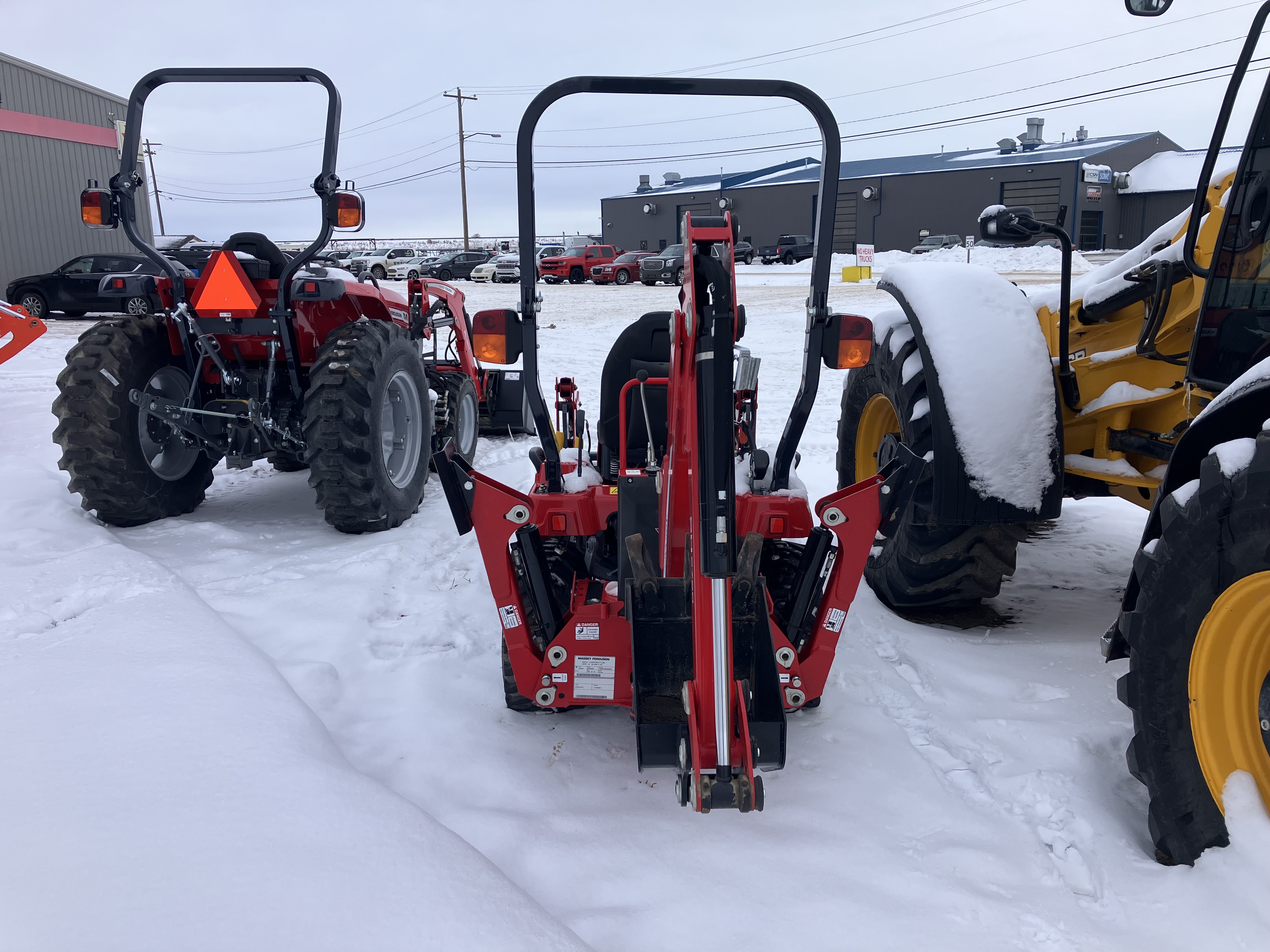 2023 Massey Ferguson GC1723TLB Tractor