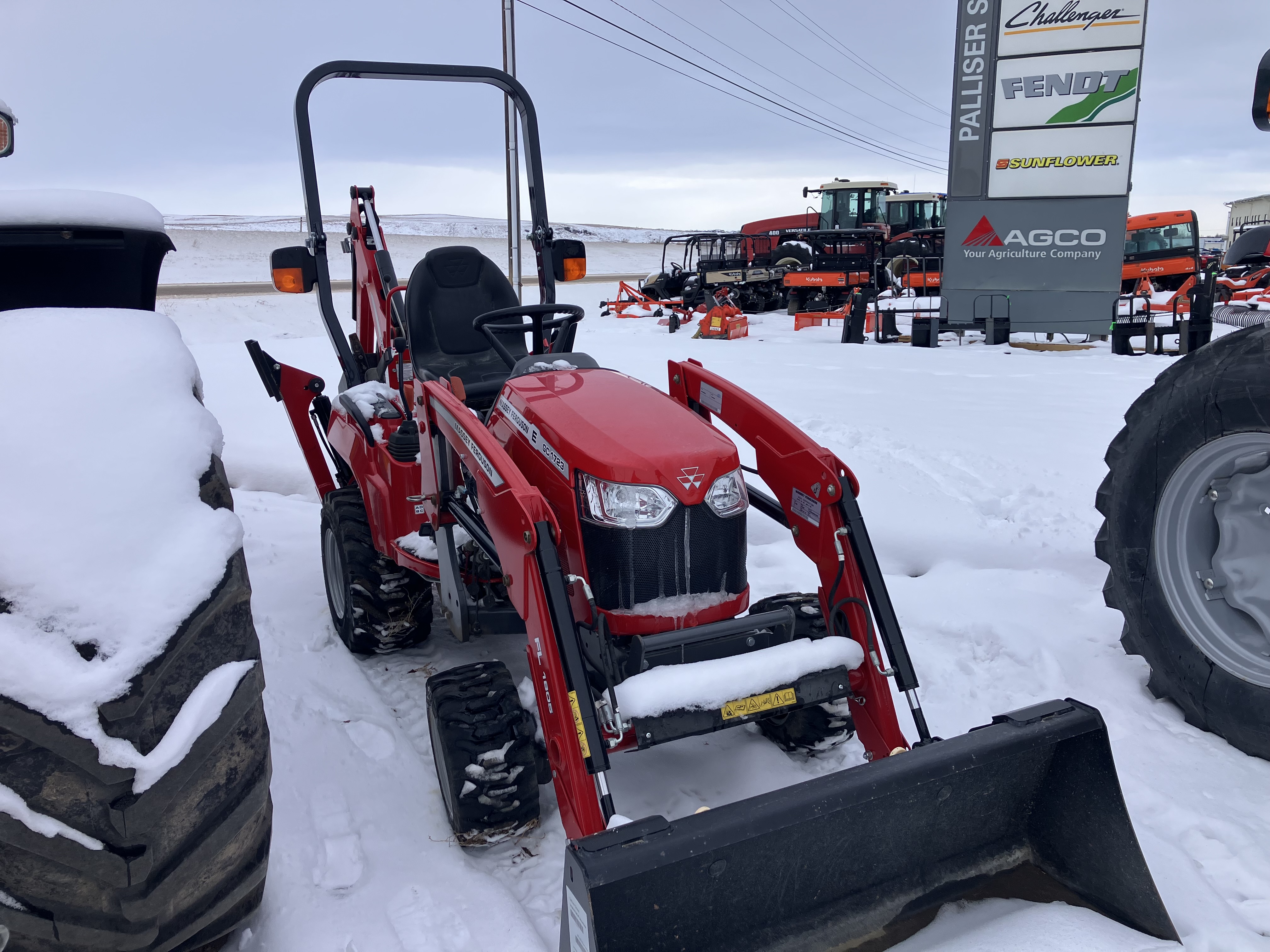 2023 Massey Ferguson GC1723TLB Tractor