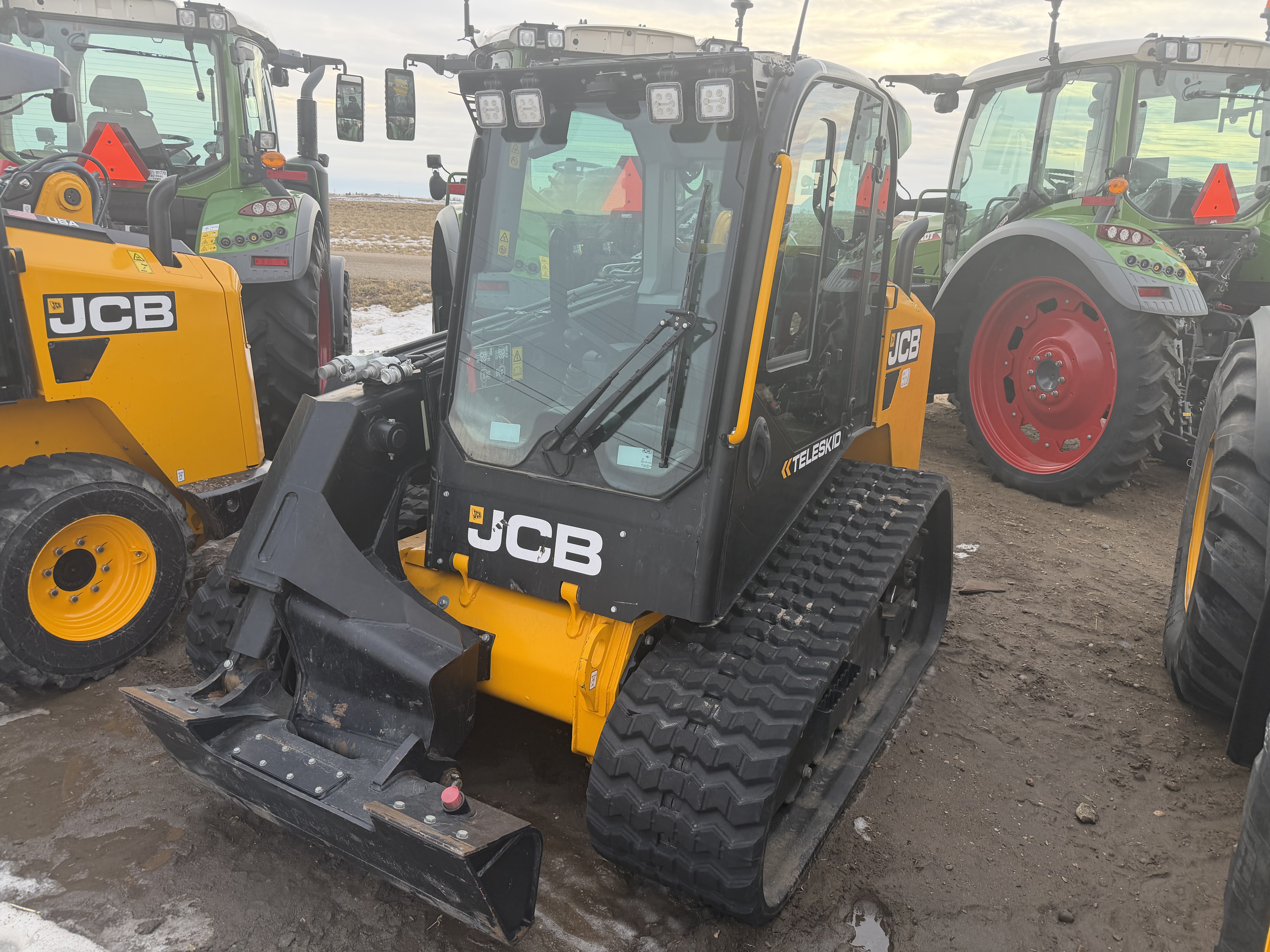 2023 JCB 3TS-8T Compact Track Loader