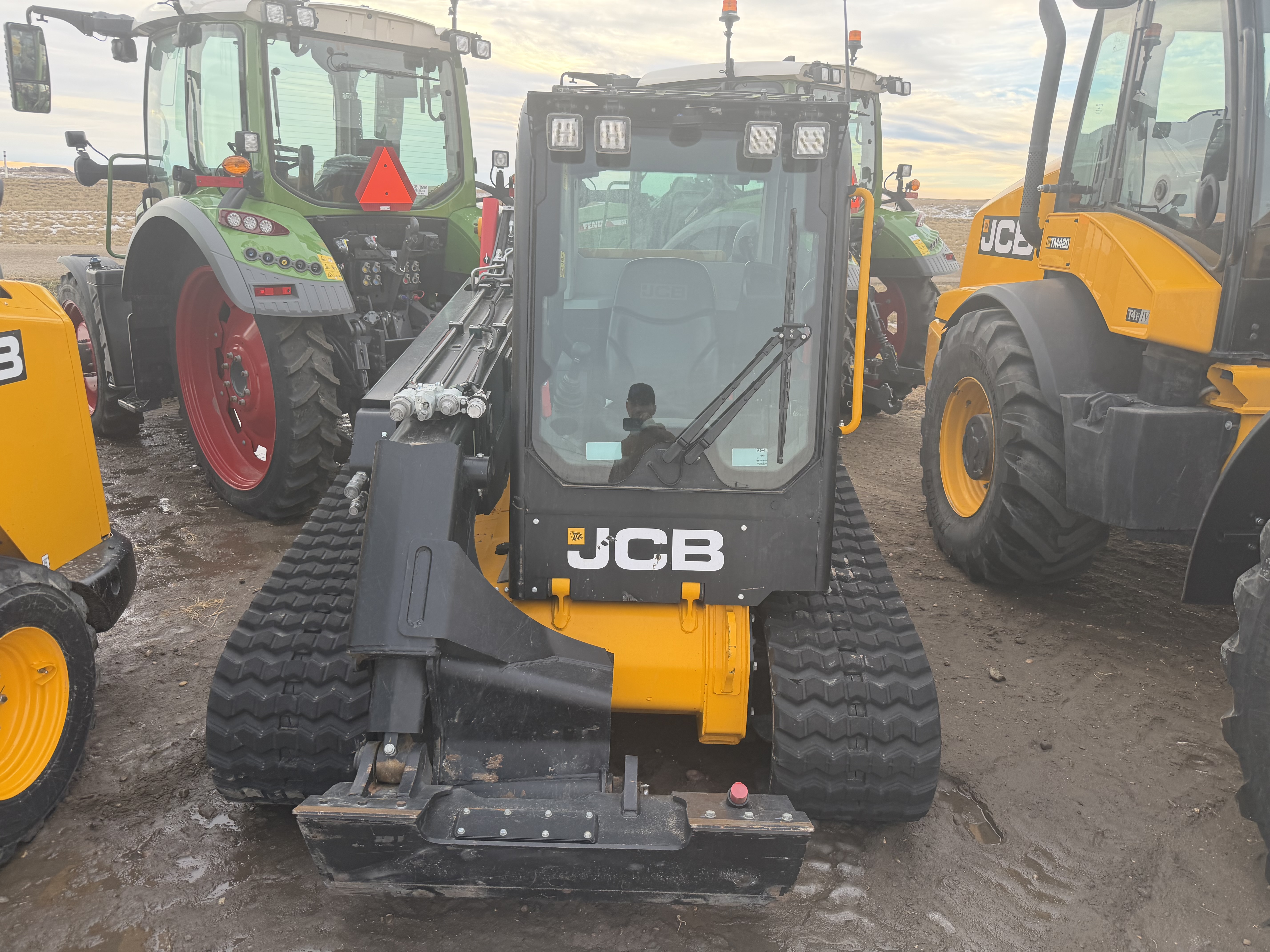 2023 JCB 3TS-8T Compact Track Loader