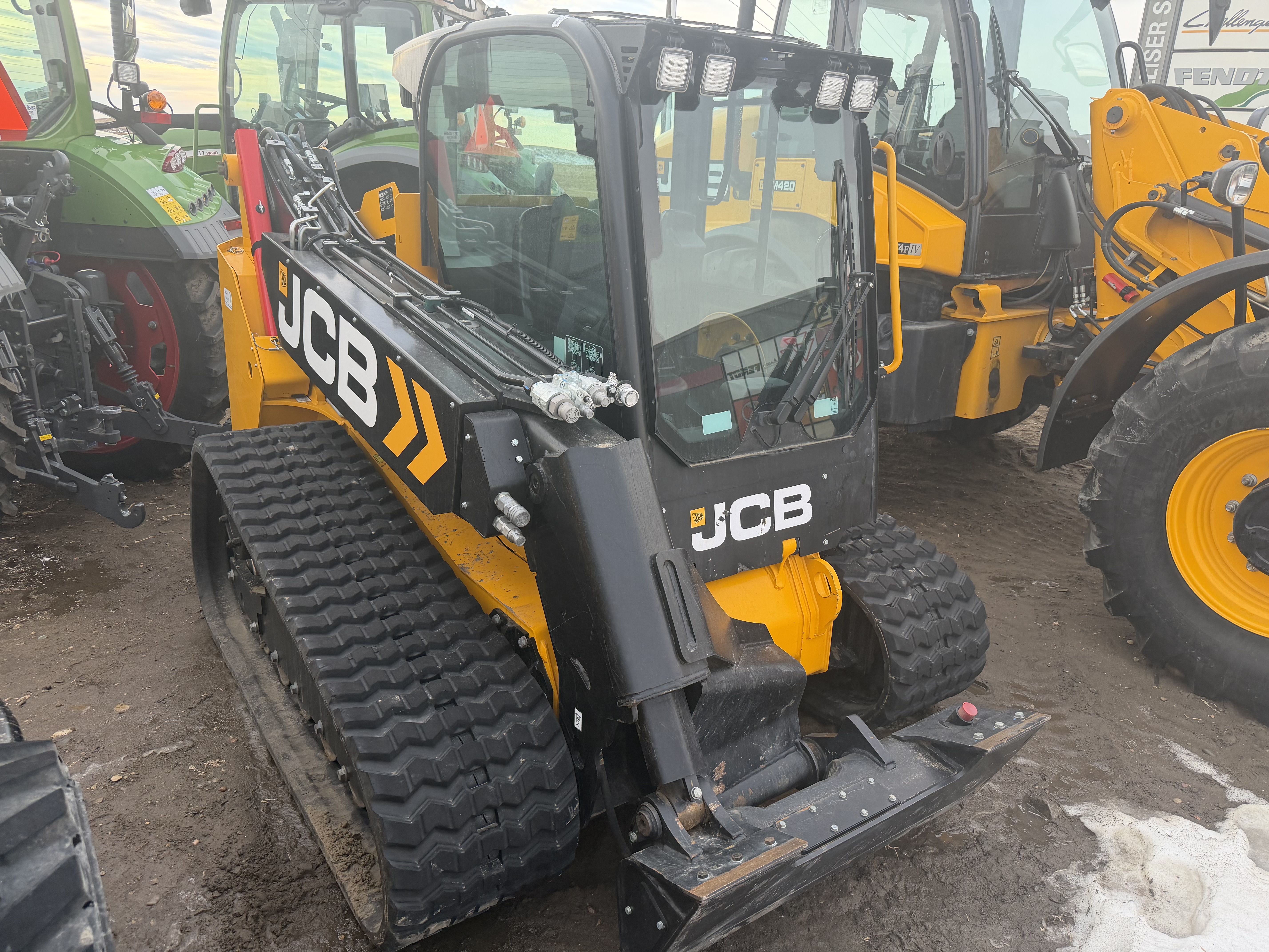 2023 JCB 3TS-8T Compact Track Loader