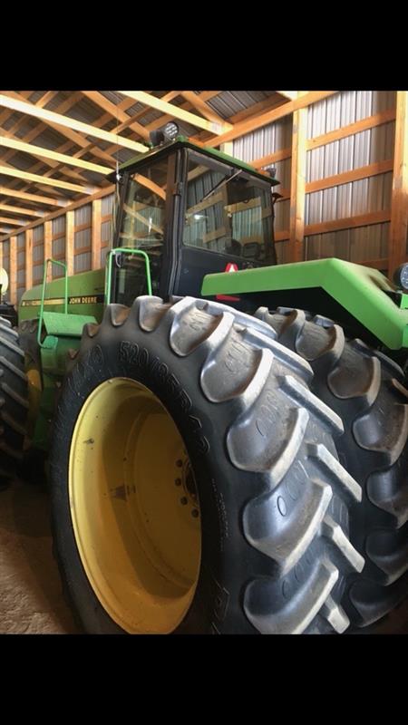 1990 John Deere 8760 Tractor