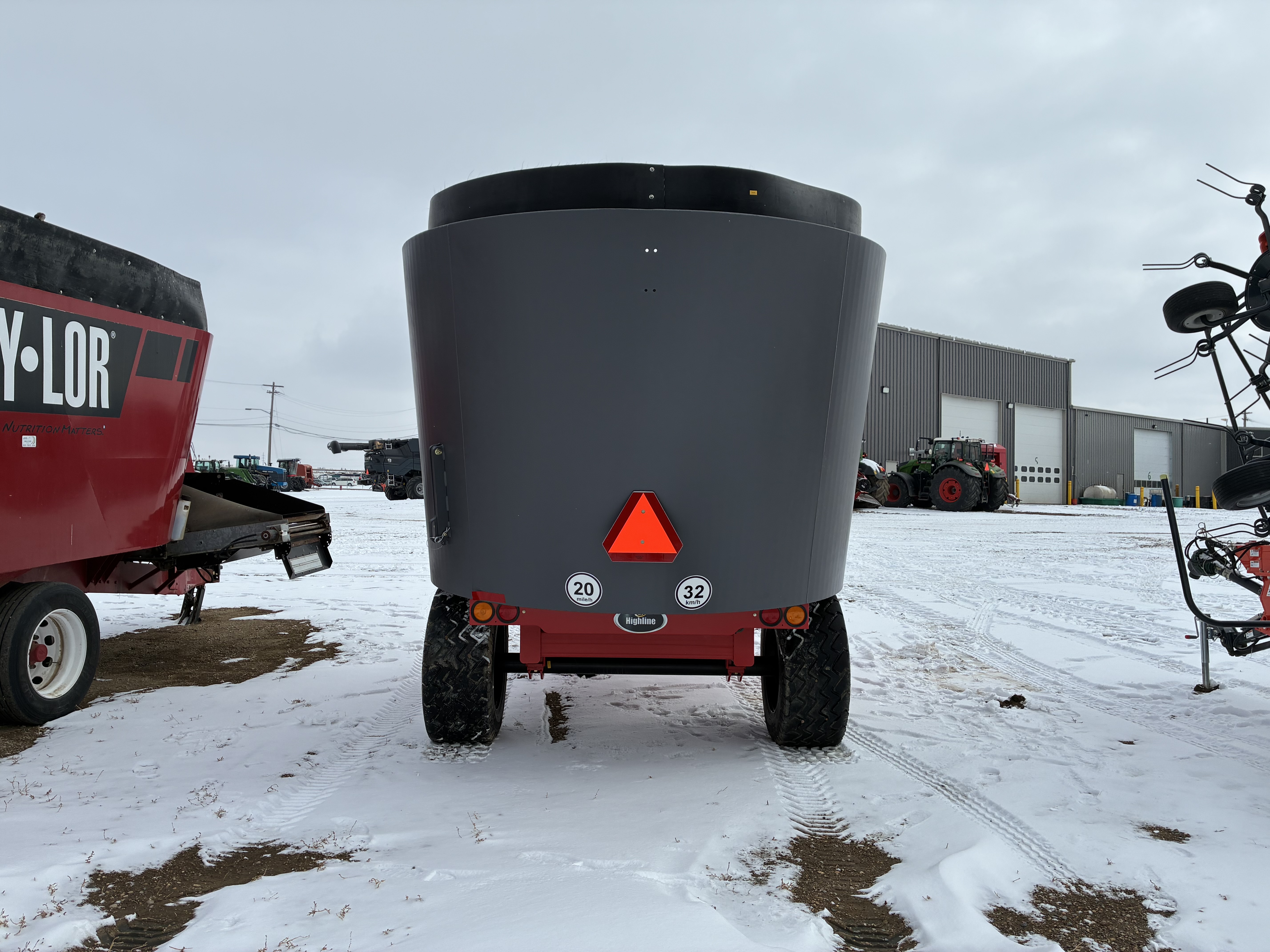2024 Highline AMX520T-100 Vertical Feed Mixer