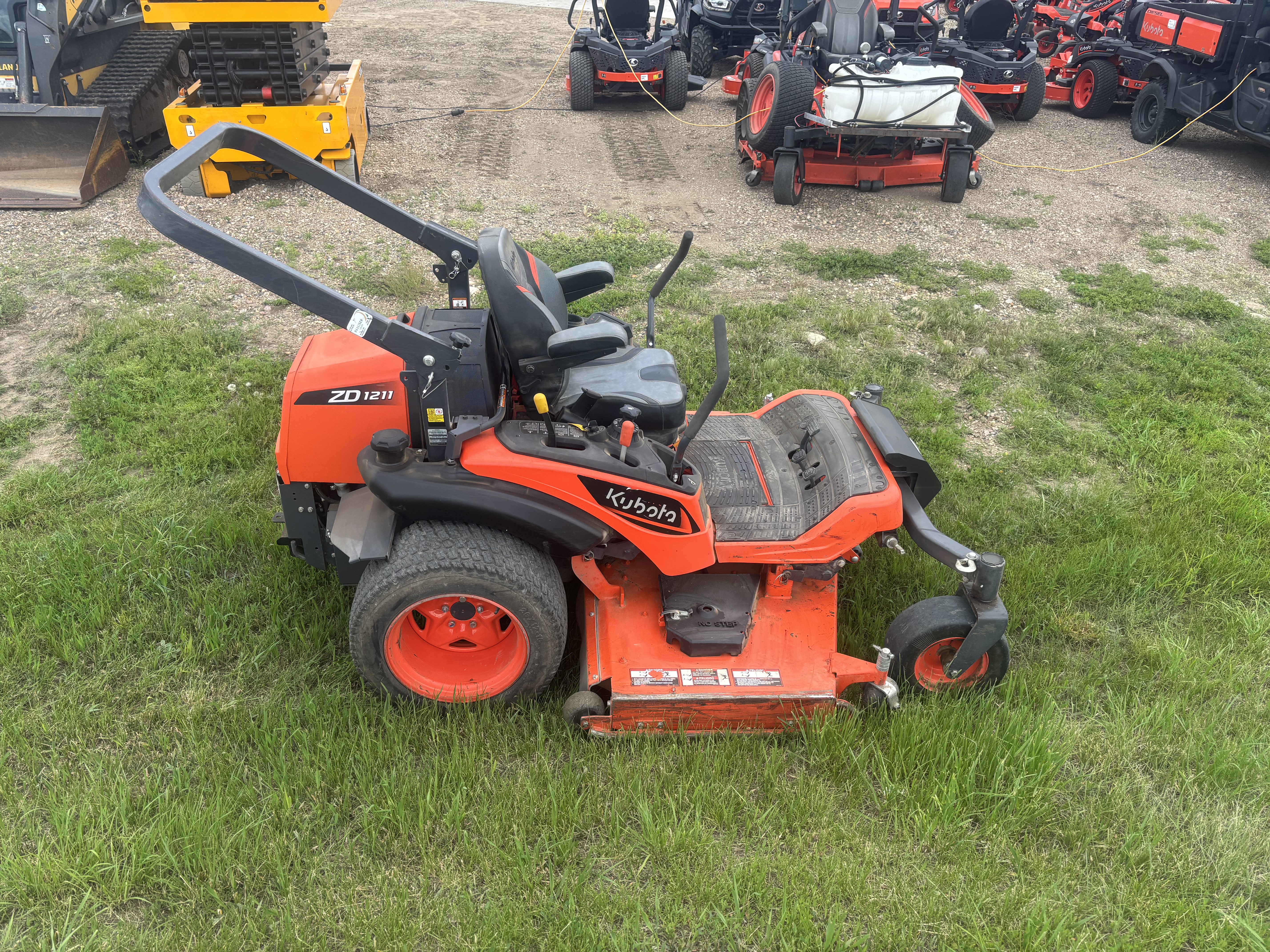 2021 Kubota ZD1211 Mower/Zero Turn